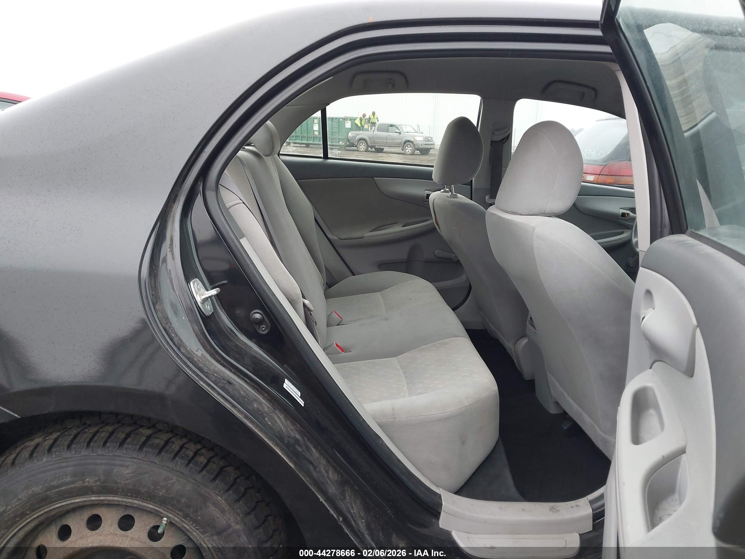 TOYOTA COROLLA image 8