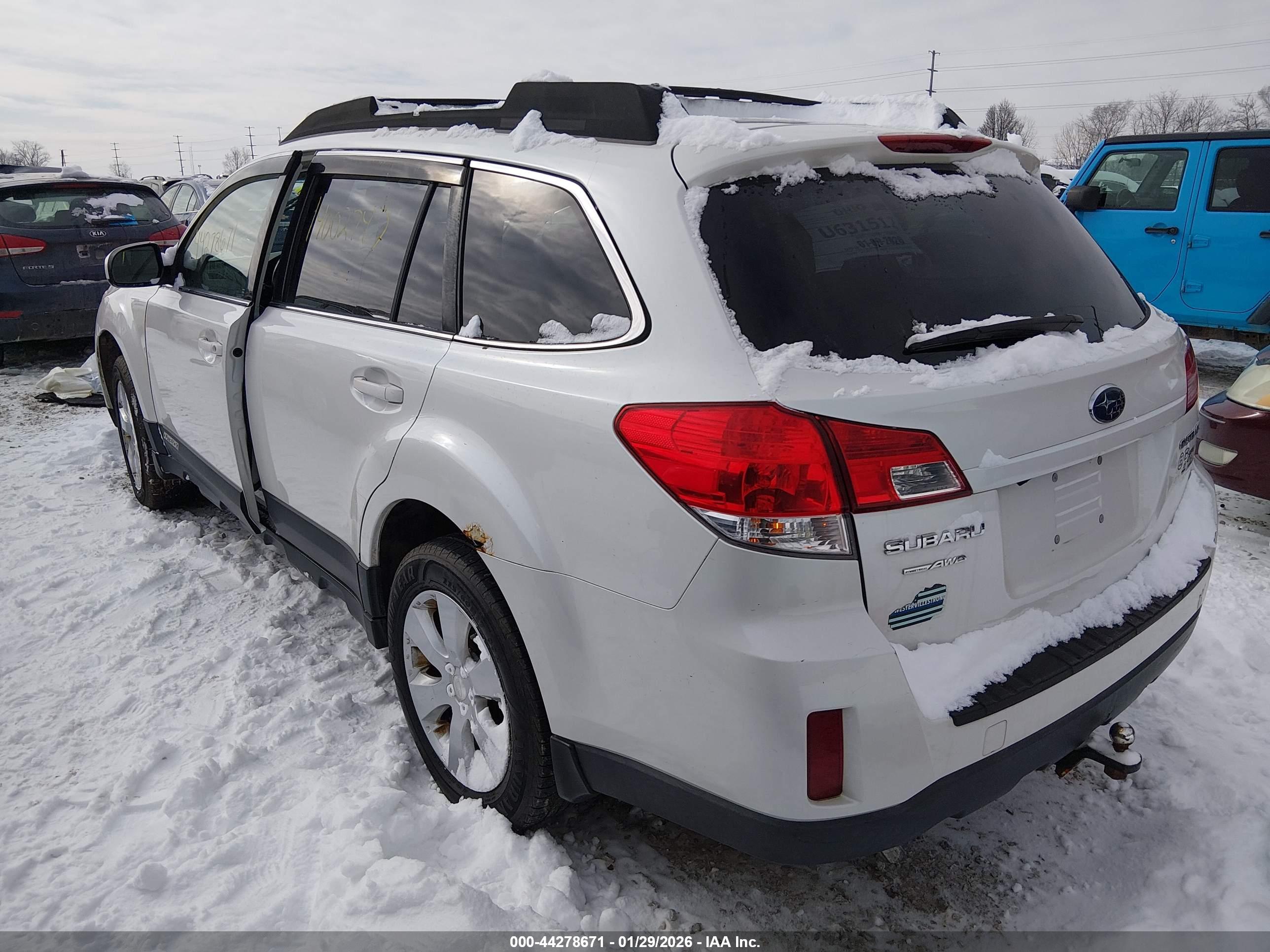 SUBARU OUTBACK image 3