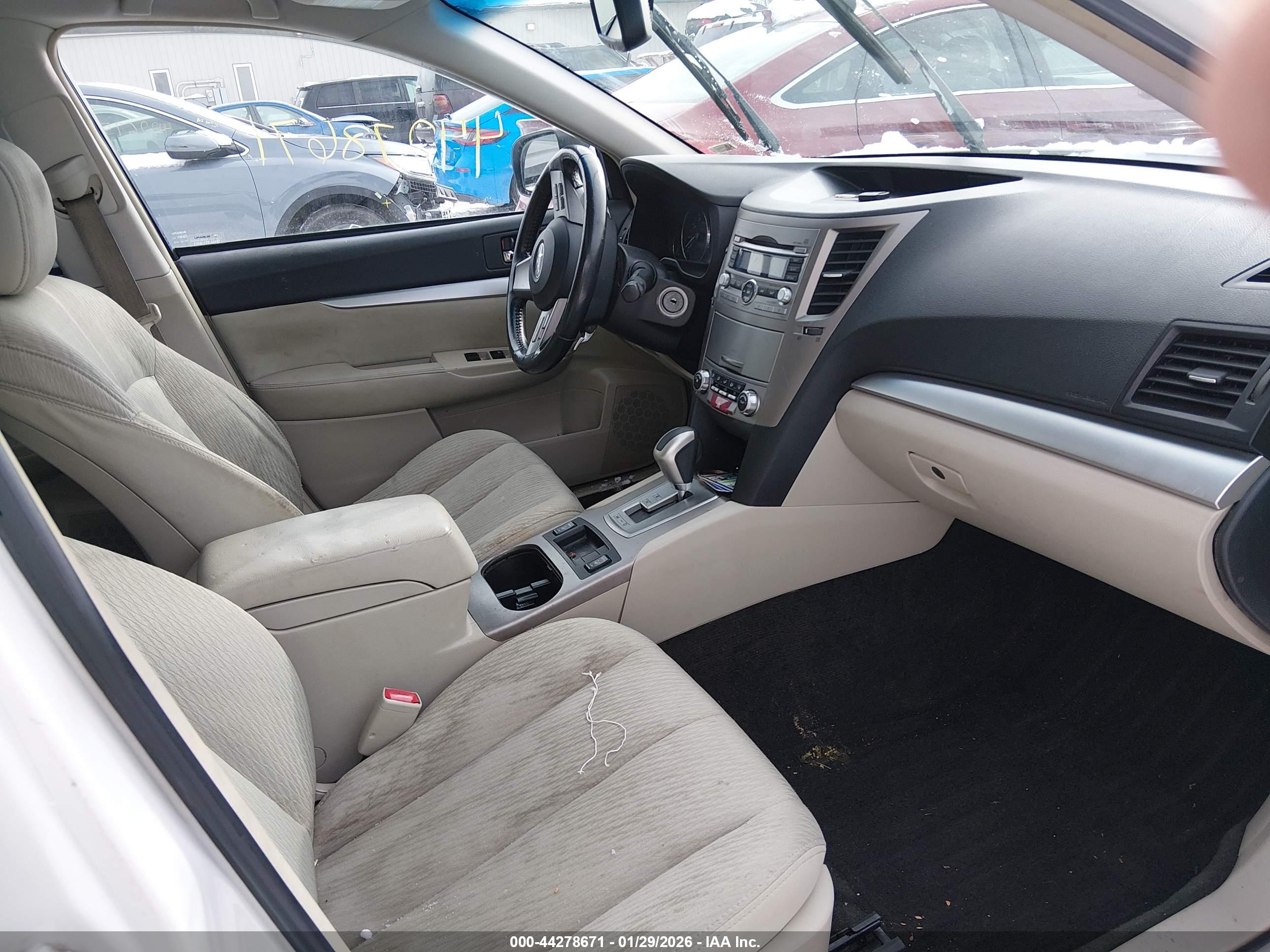 SUBARU OUTBACK image 5