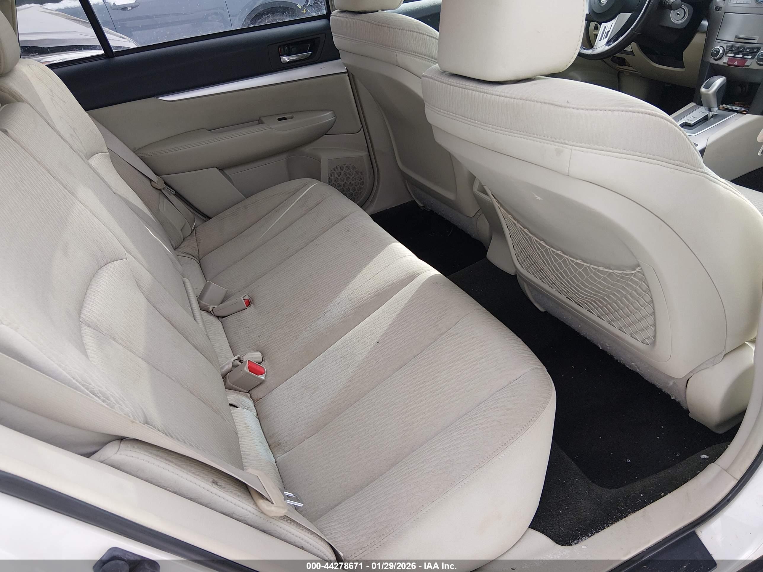 SUBARU OUTBACK image 8