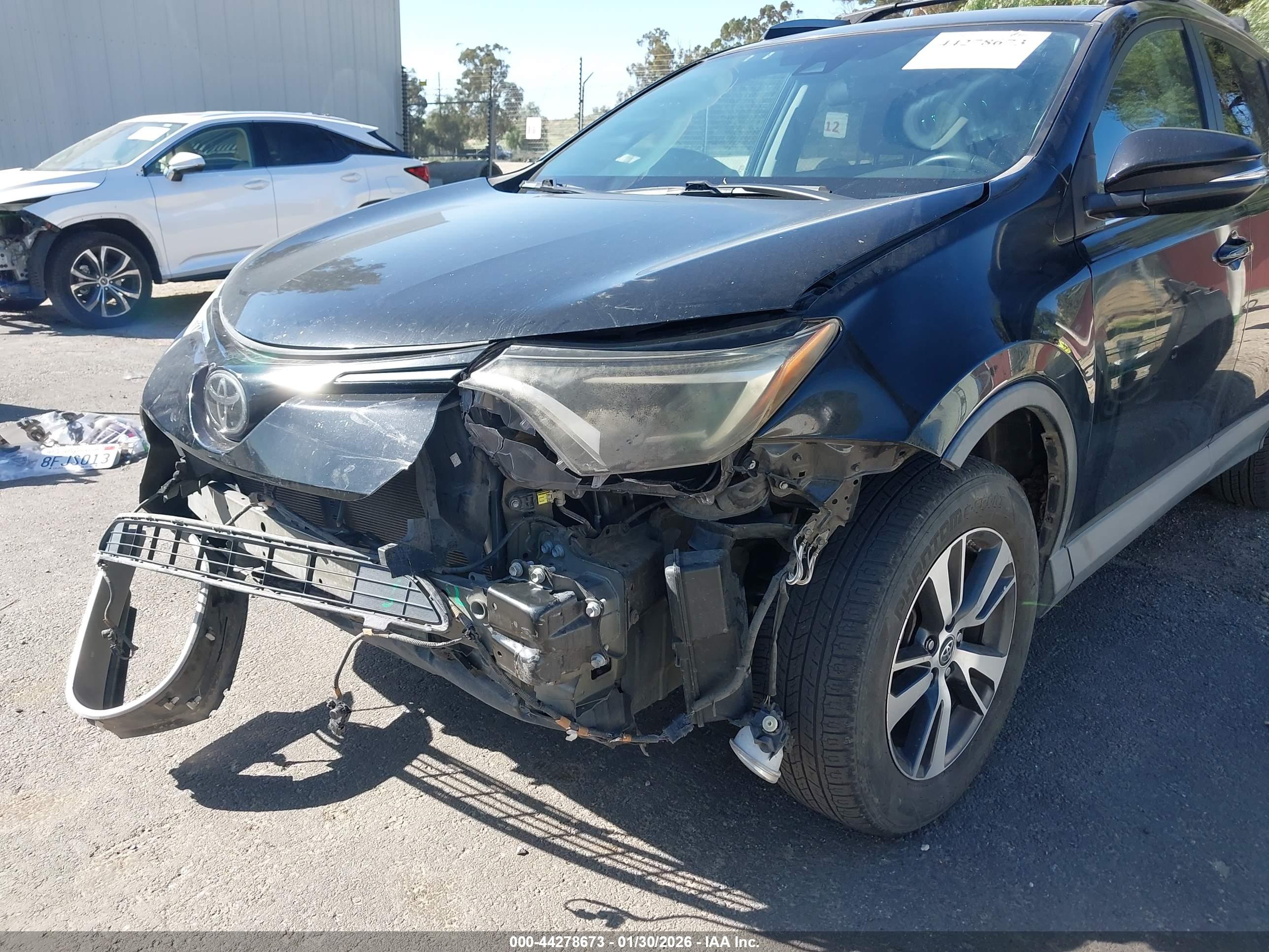TOYOTA RAV4 image 6