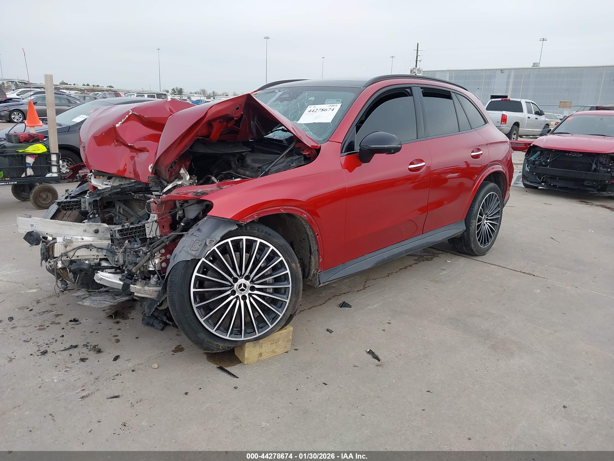 MERCEDES-BENZ GLC image 2