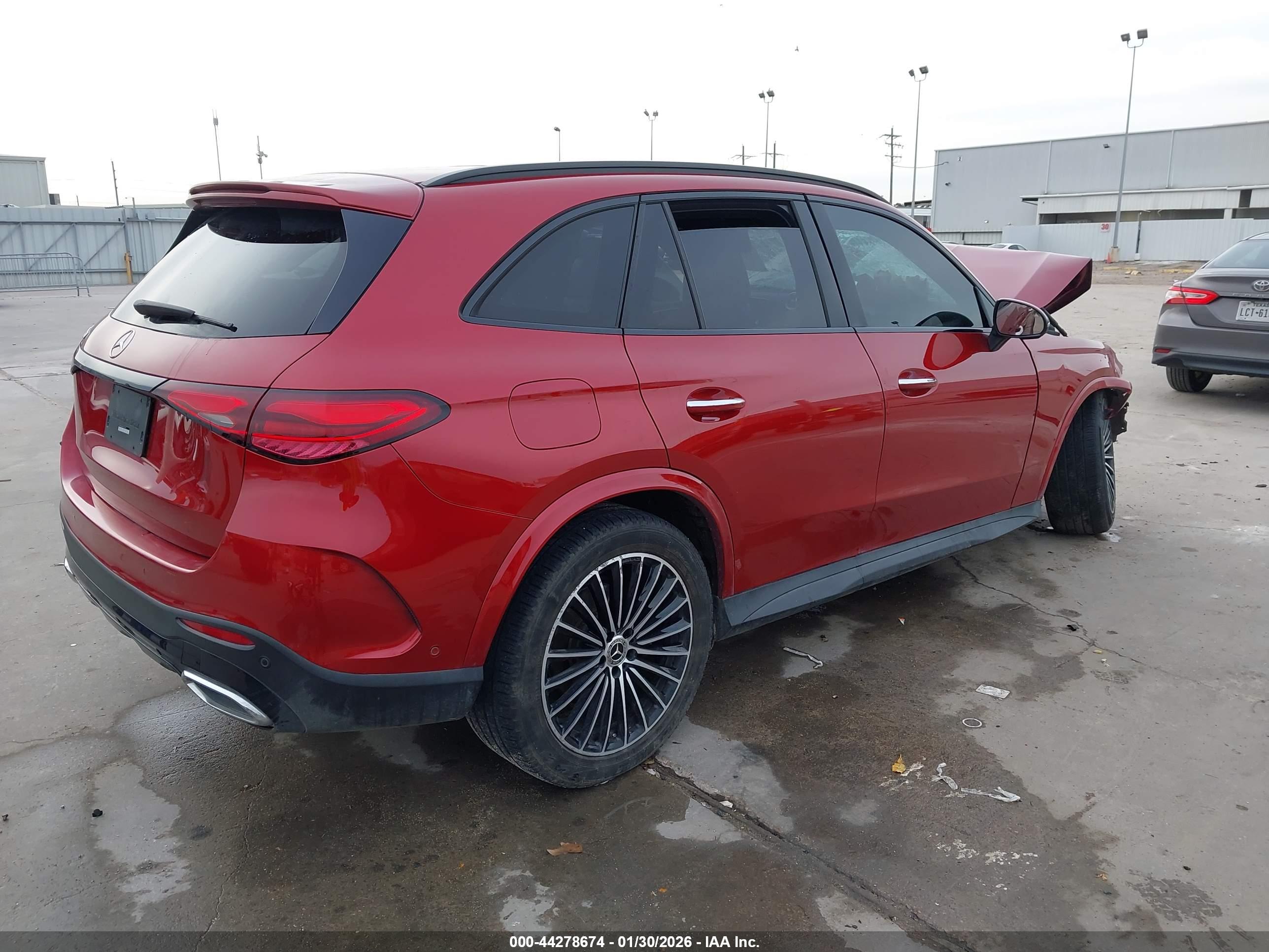 MERCEDES-BENZ GLC image 4