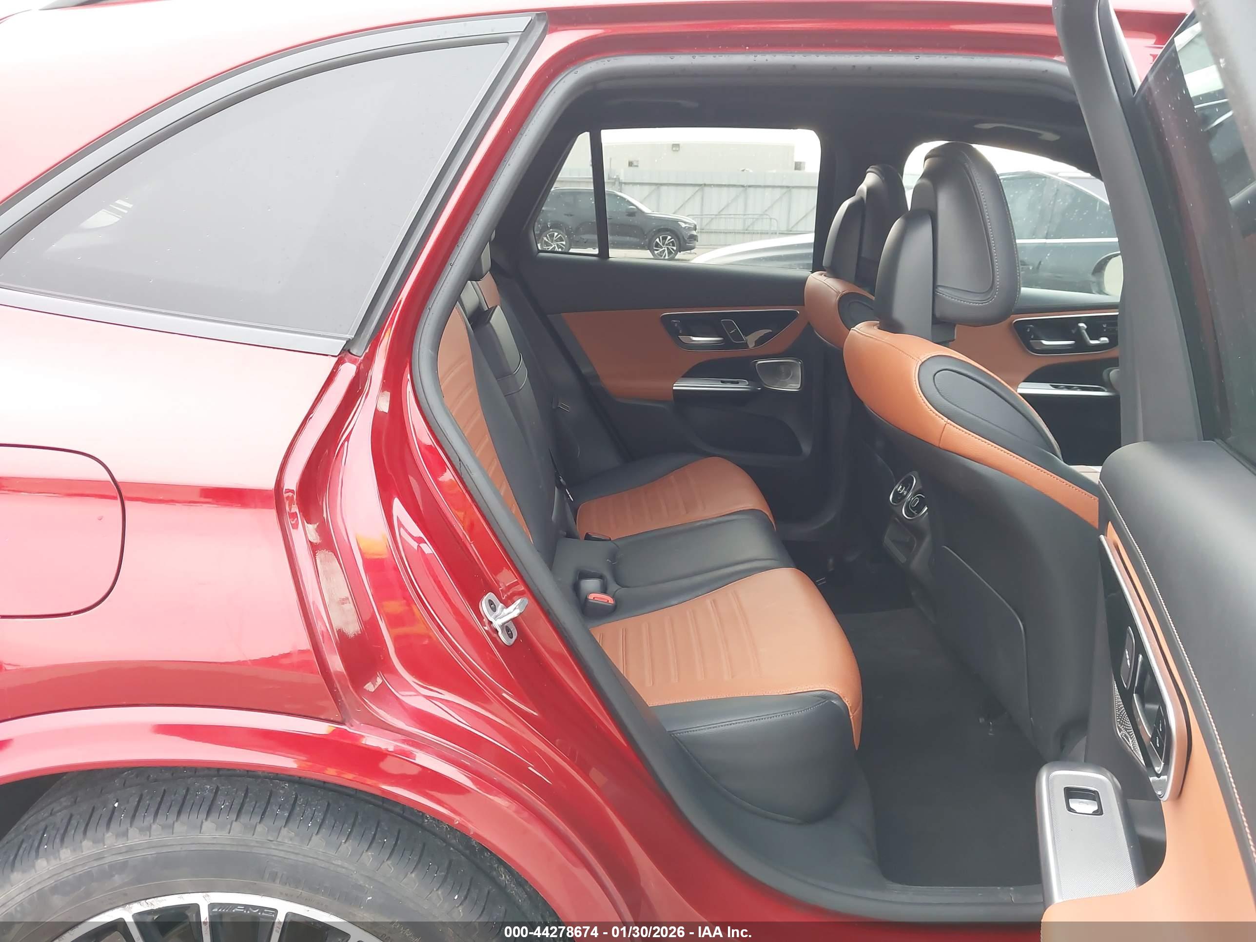 MERCEDES-BENZ GLC image 8
