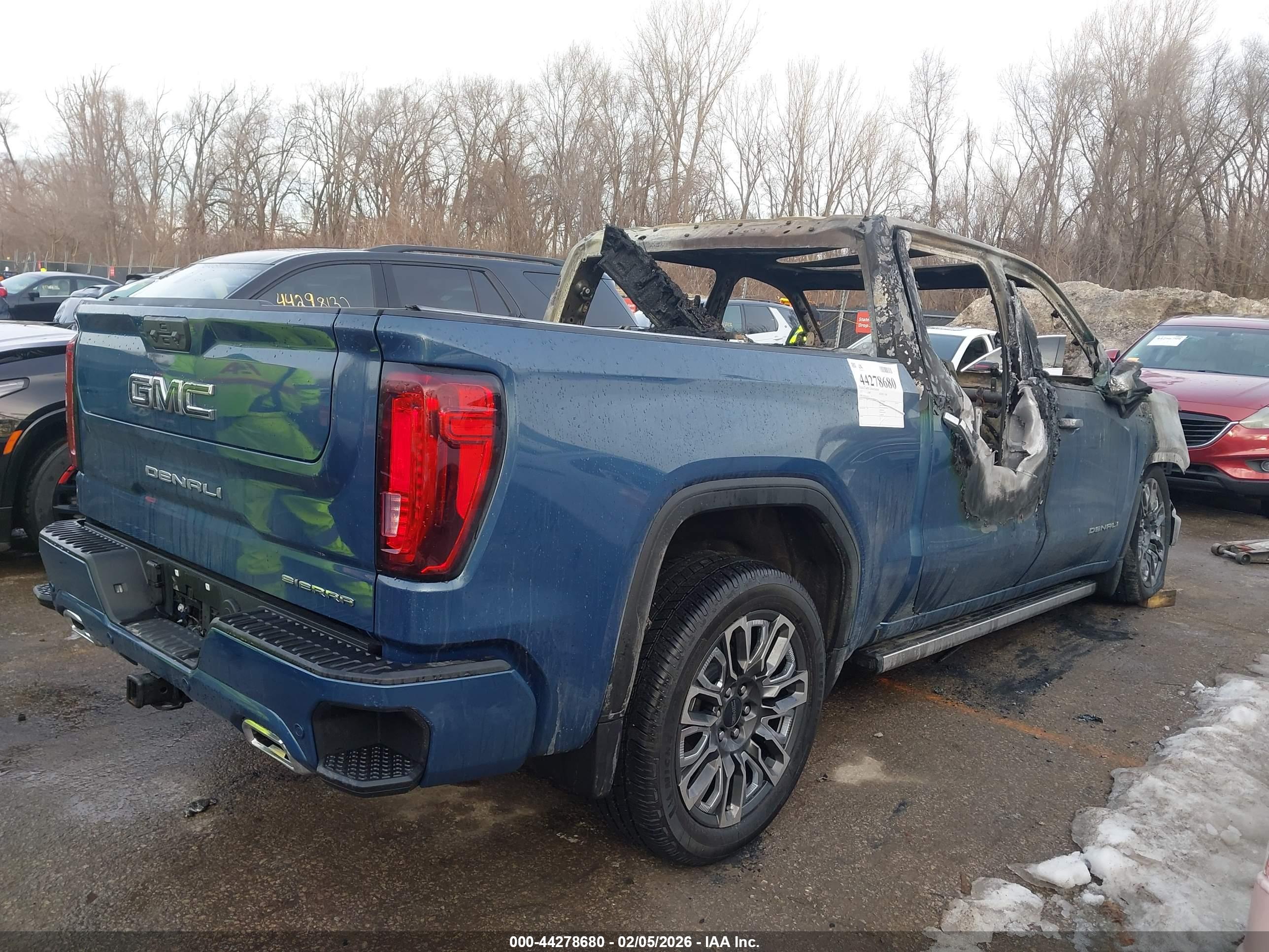 GMC SIERRA image 4