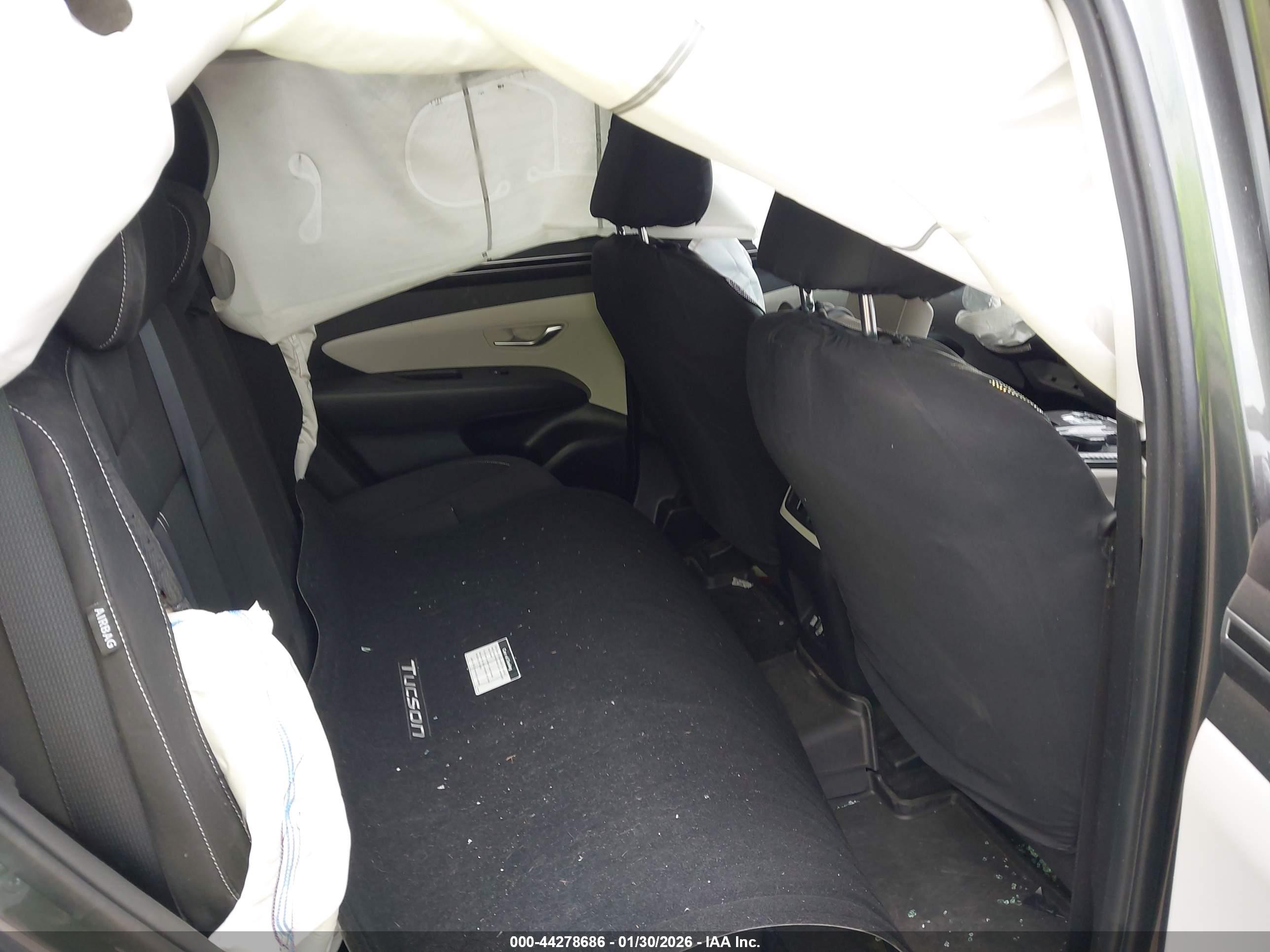 HYUNDAI TUCSON image 8