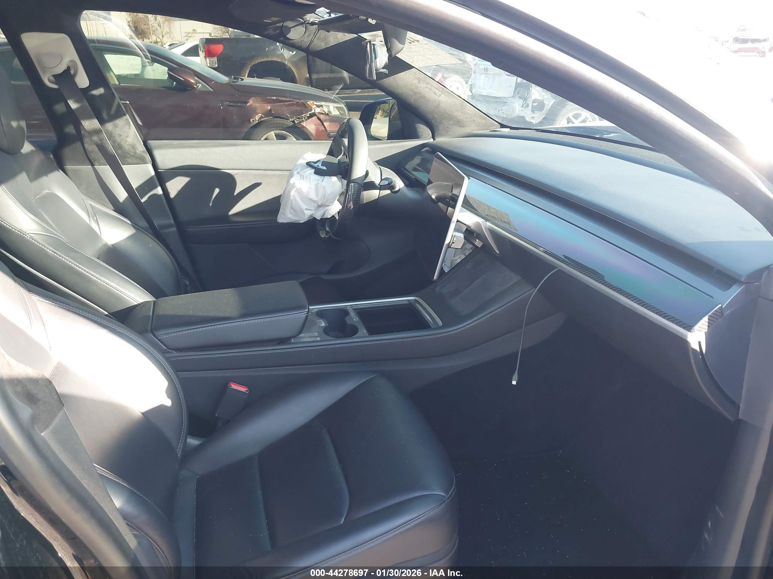 TESLA MODEL image 5