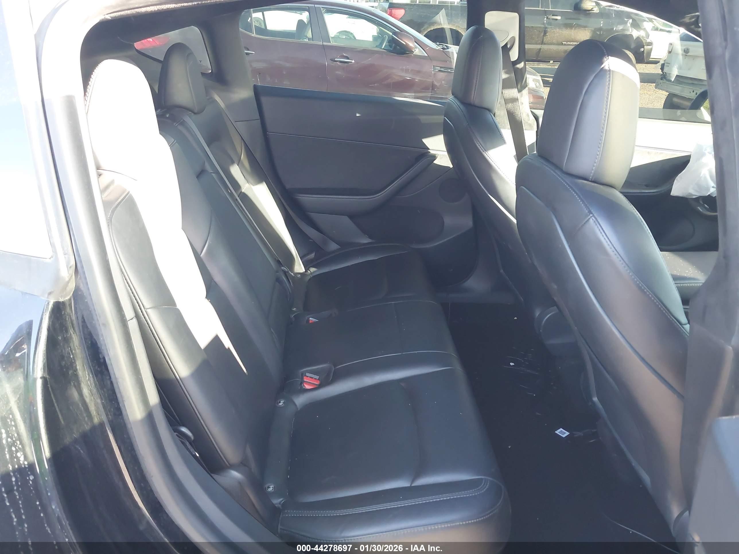 TESLA MODEL image 8