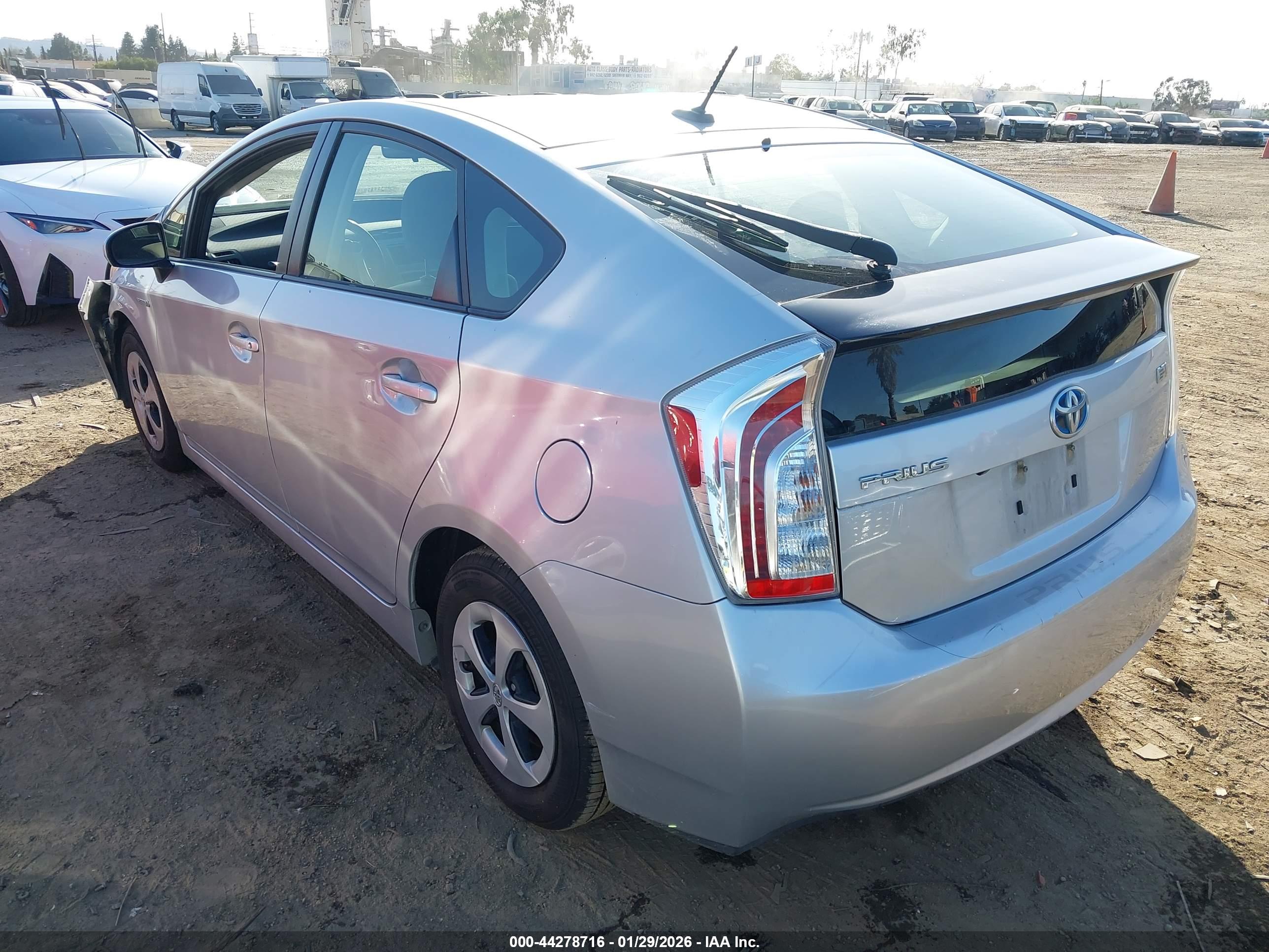 TOYOTA PRIUS image 3
