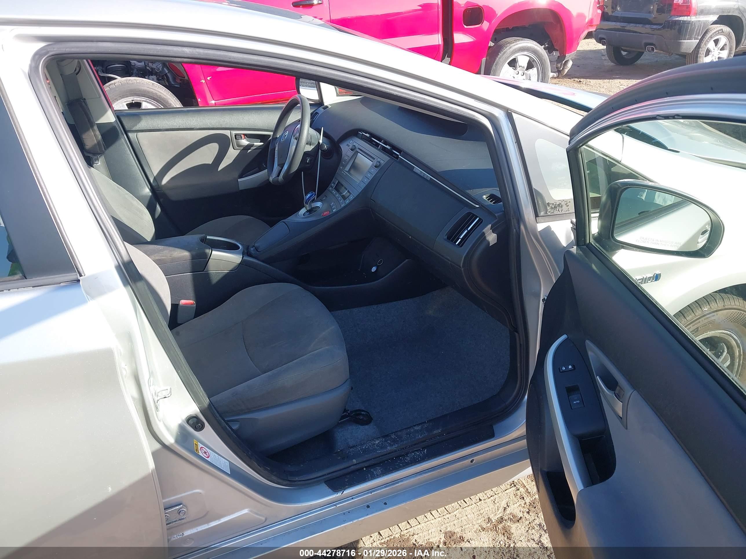 TOYOTA PRIUS image 5