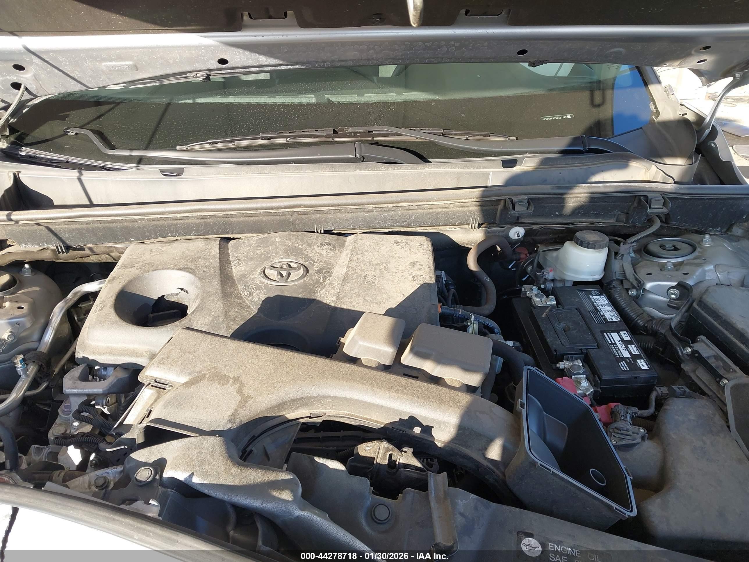 TOYOTA RAV4 image 10