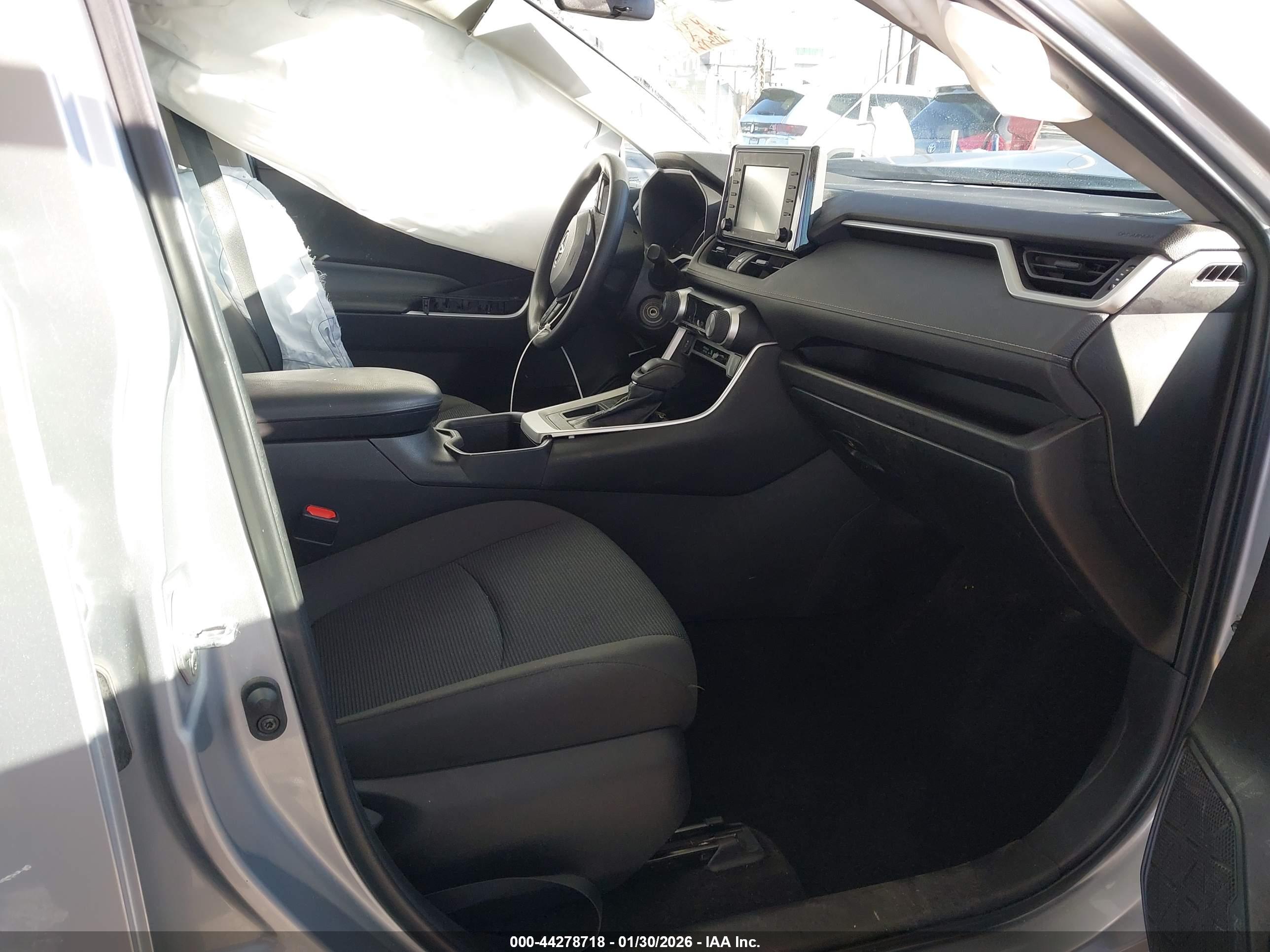 TOYOTA RAV4 image 5