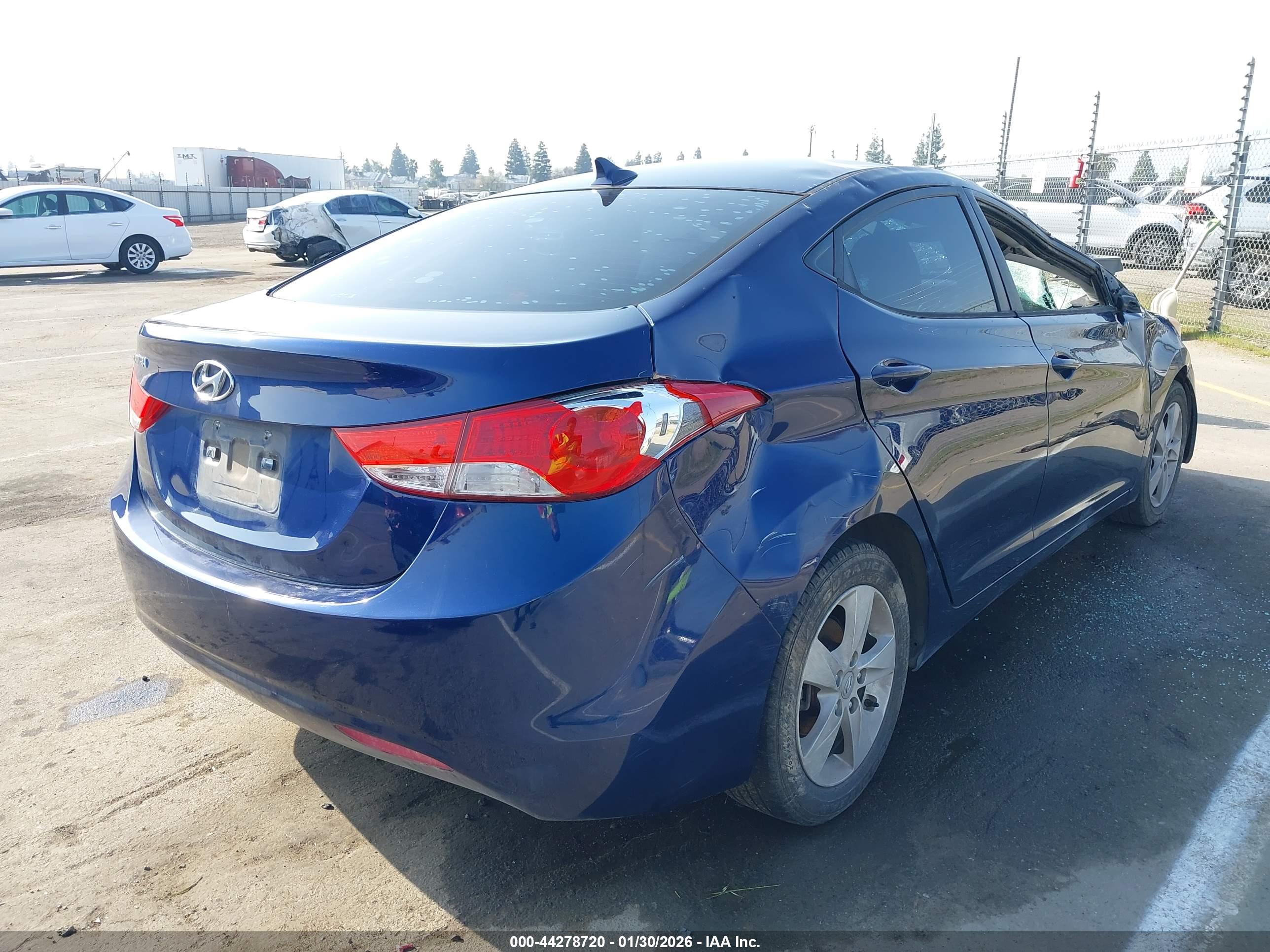 HYUNDAI ELANTRA image 4