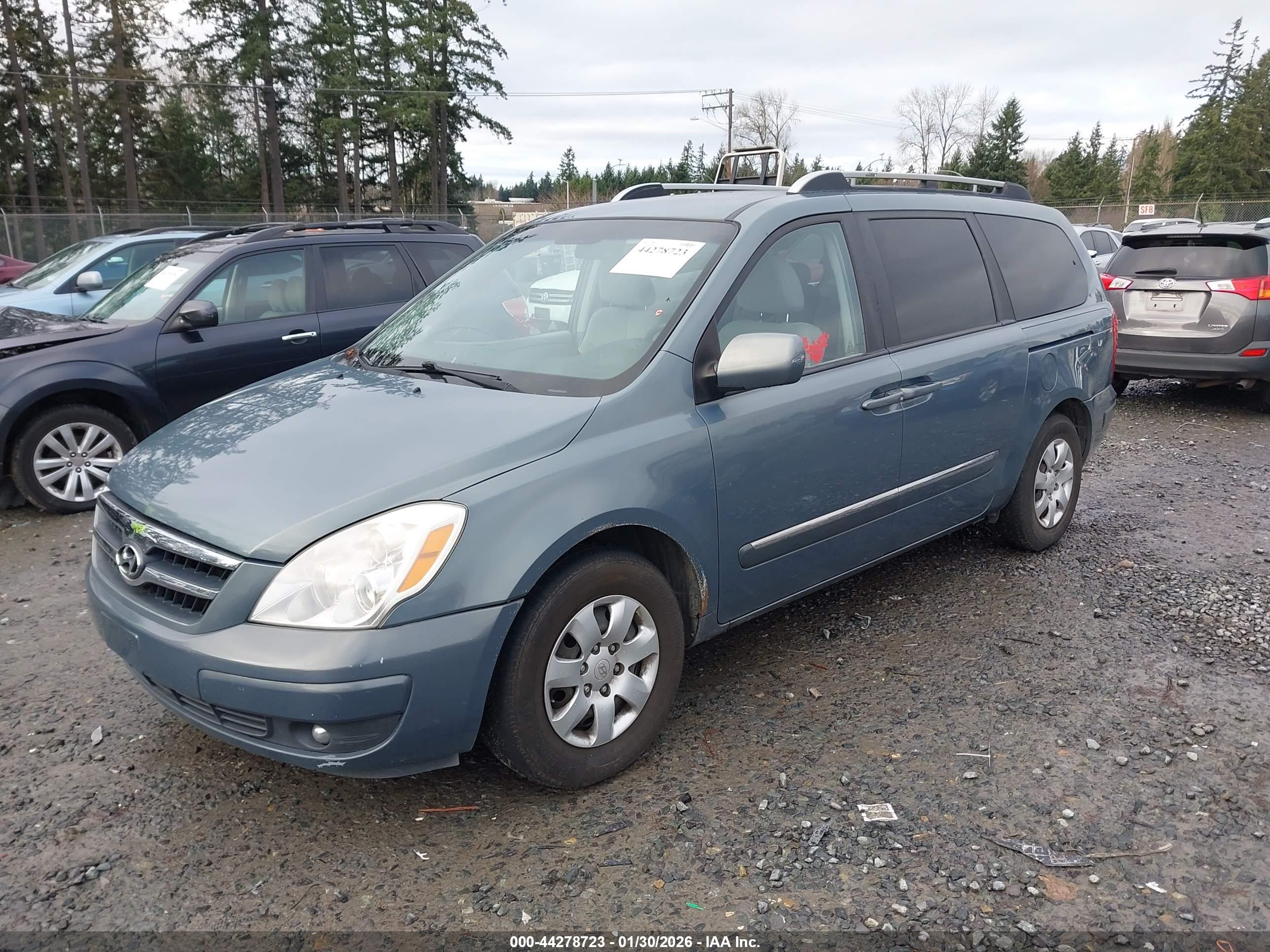HYUNDAI ENTOURAGE image 2