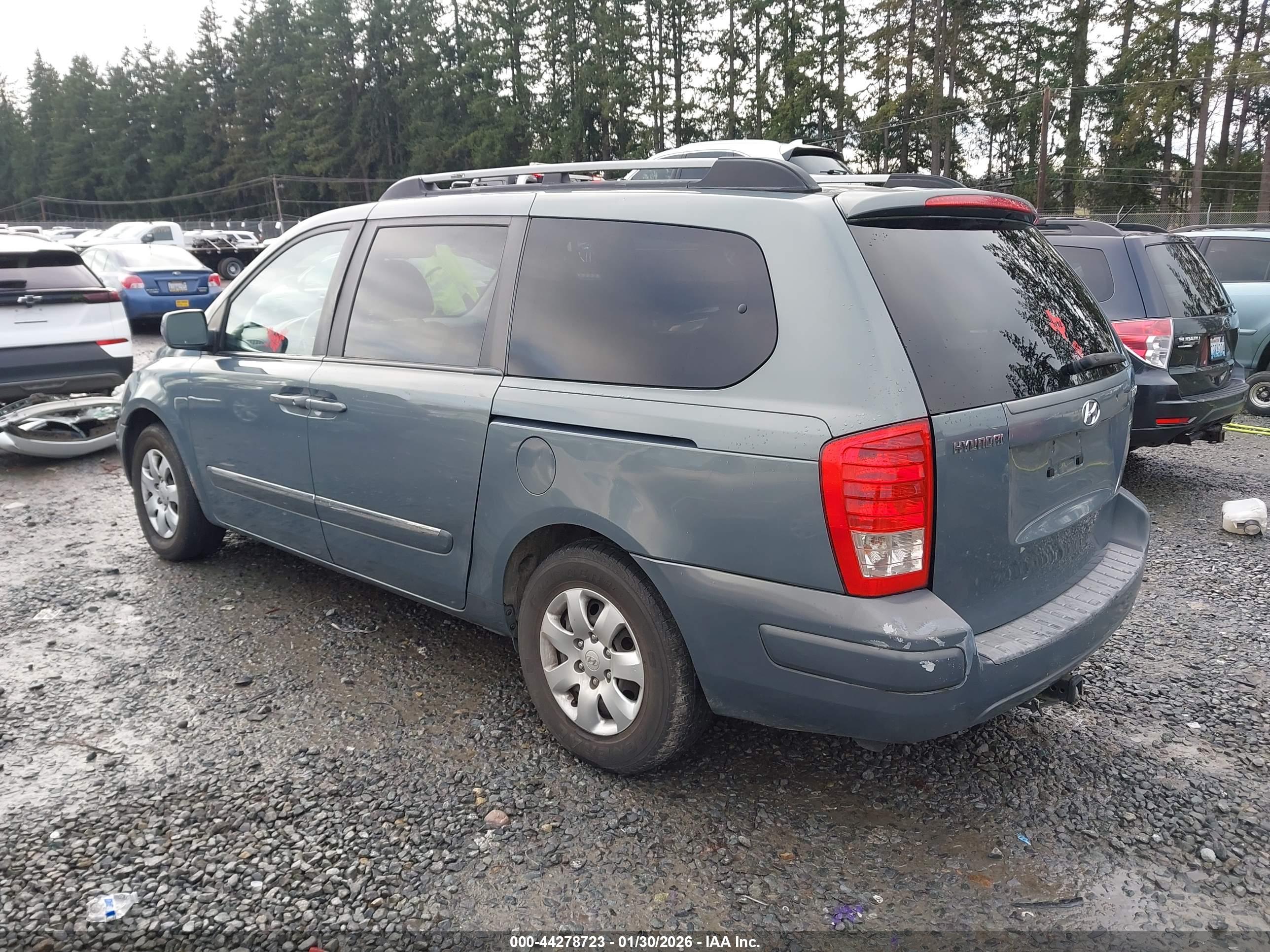 HYUNDAI ENTOURAGE image 3