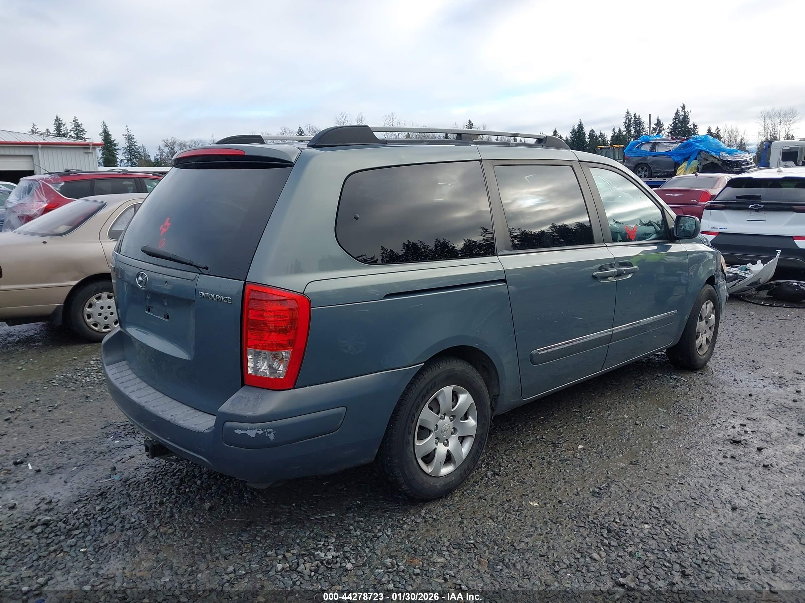 HYUNDAI ENTOURAGE image 4