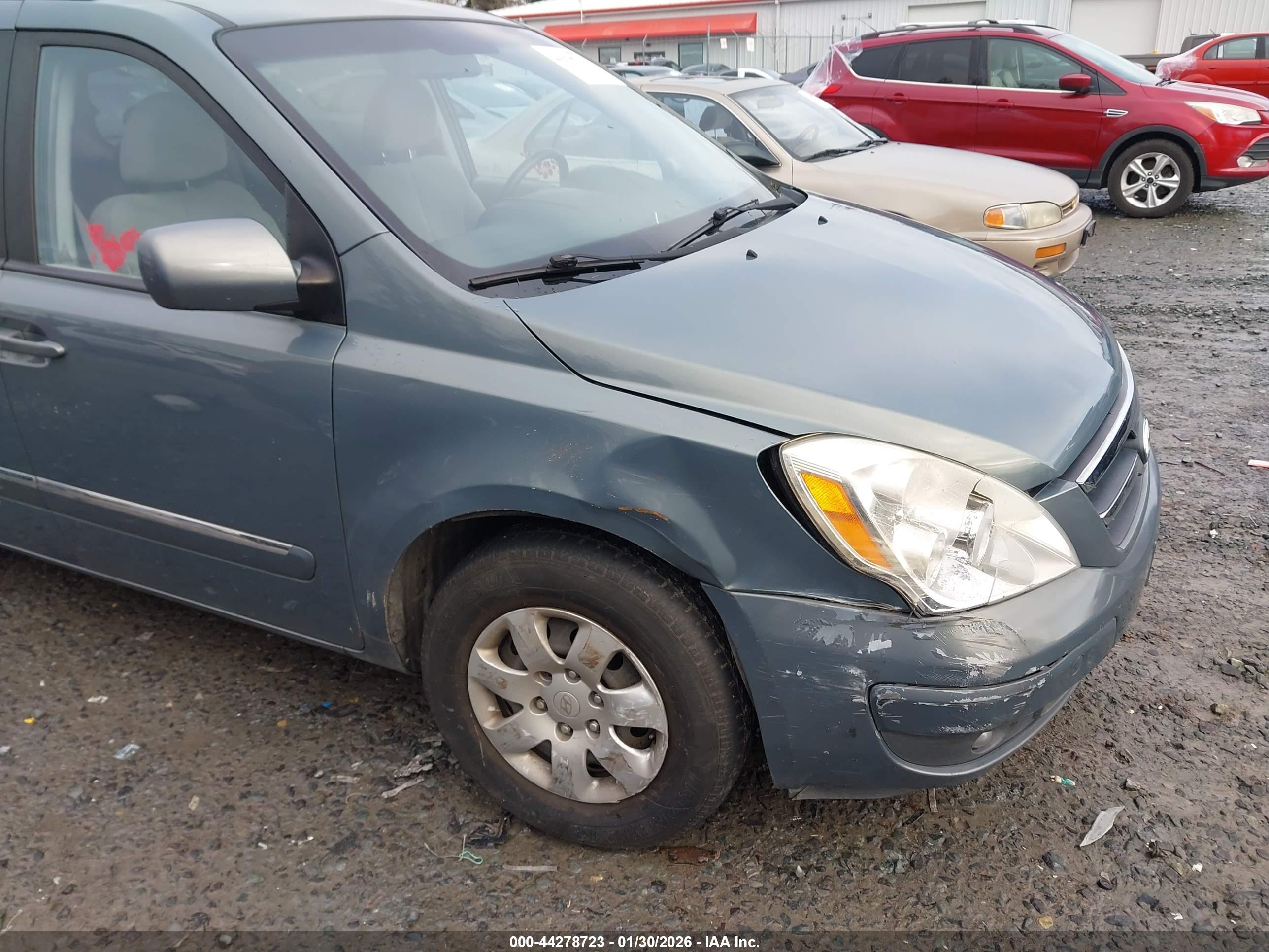 HYUNDAI ENTOURAGE image 6