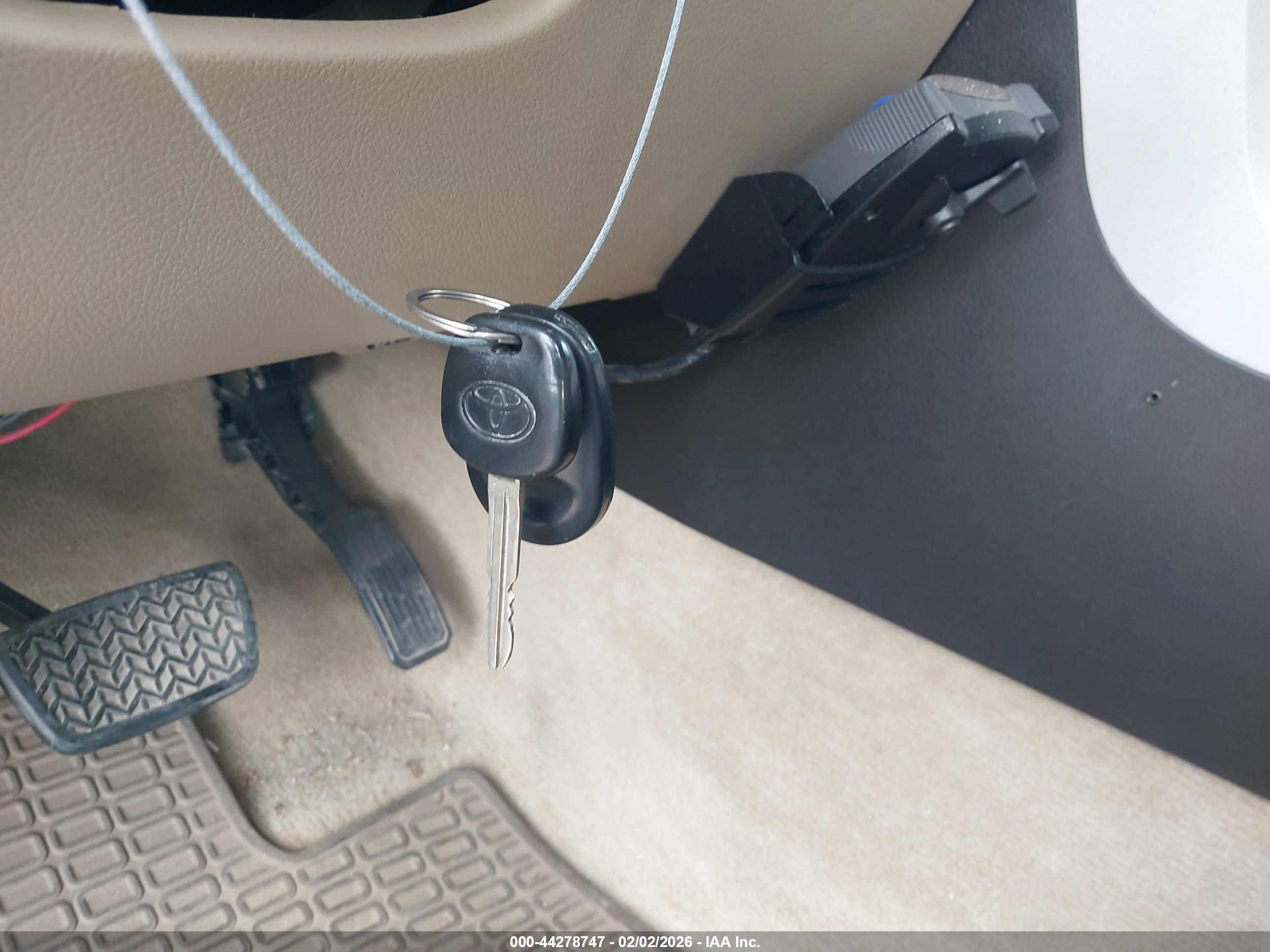 TOYOTA SEQUOIA image 11