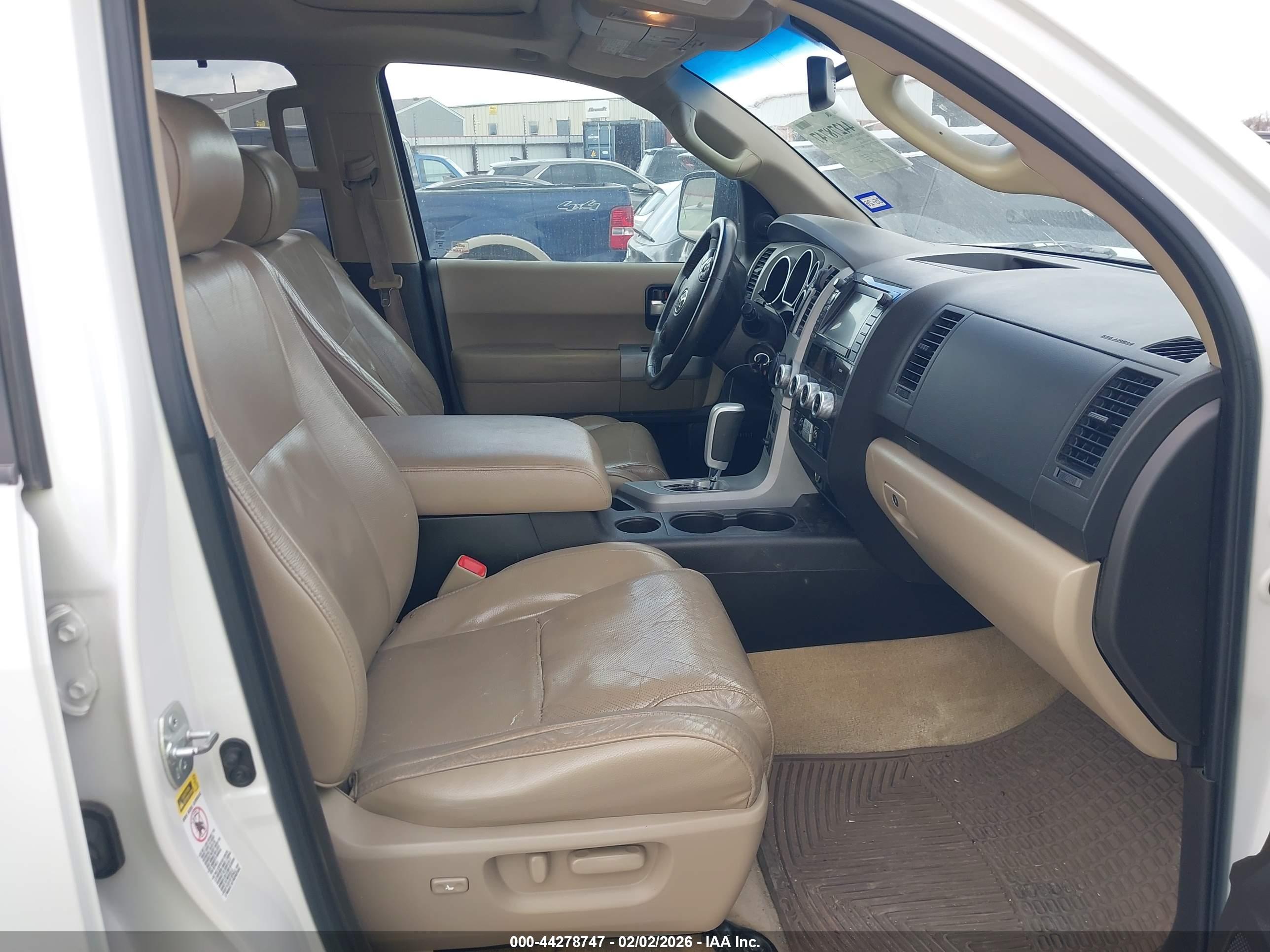TOYOTA SEQUOIA image 5