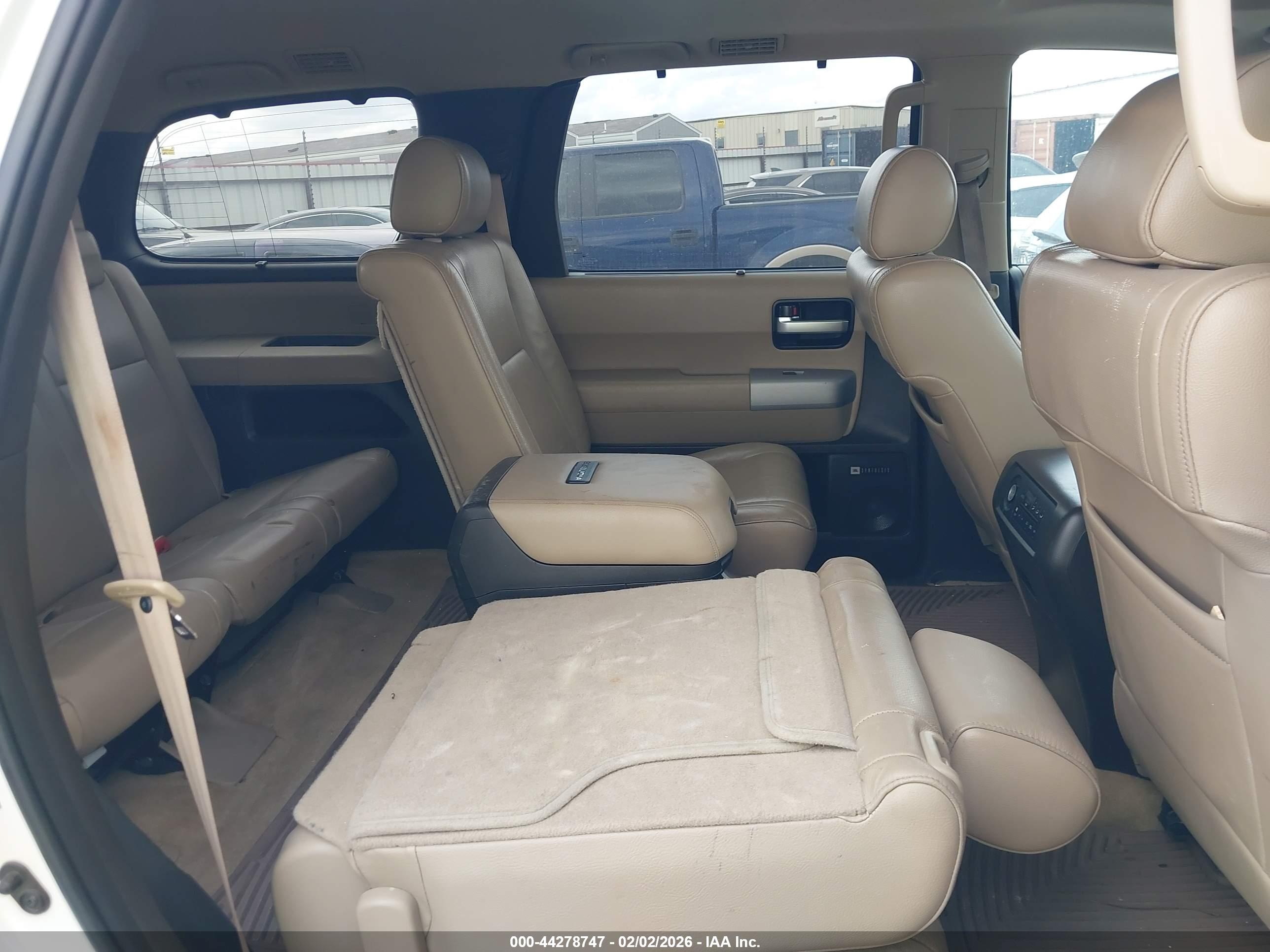 TOYOTA SEQUOIA image 8
