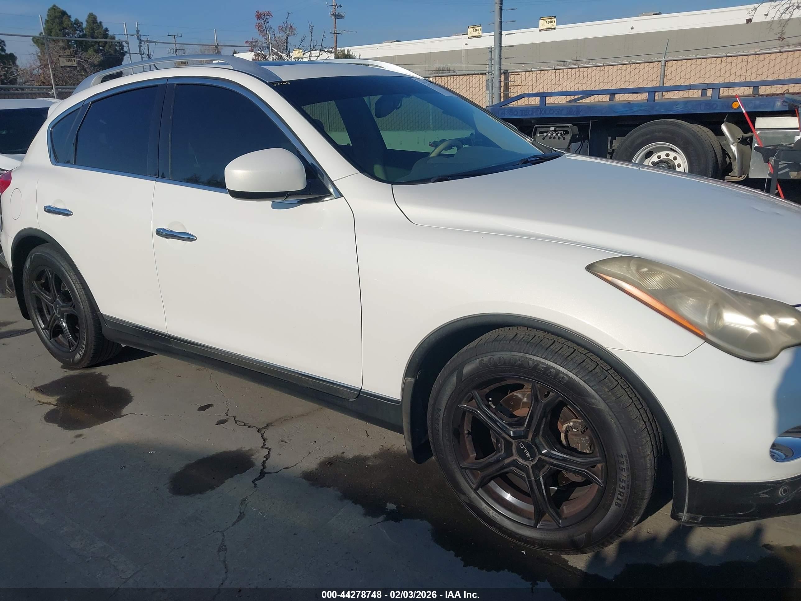 INFINITI EX35 image 6