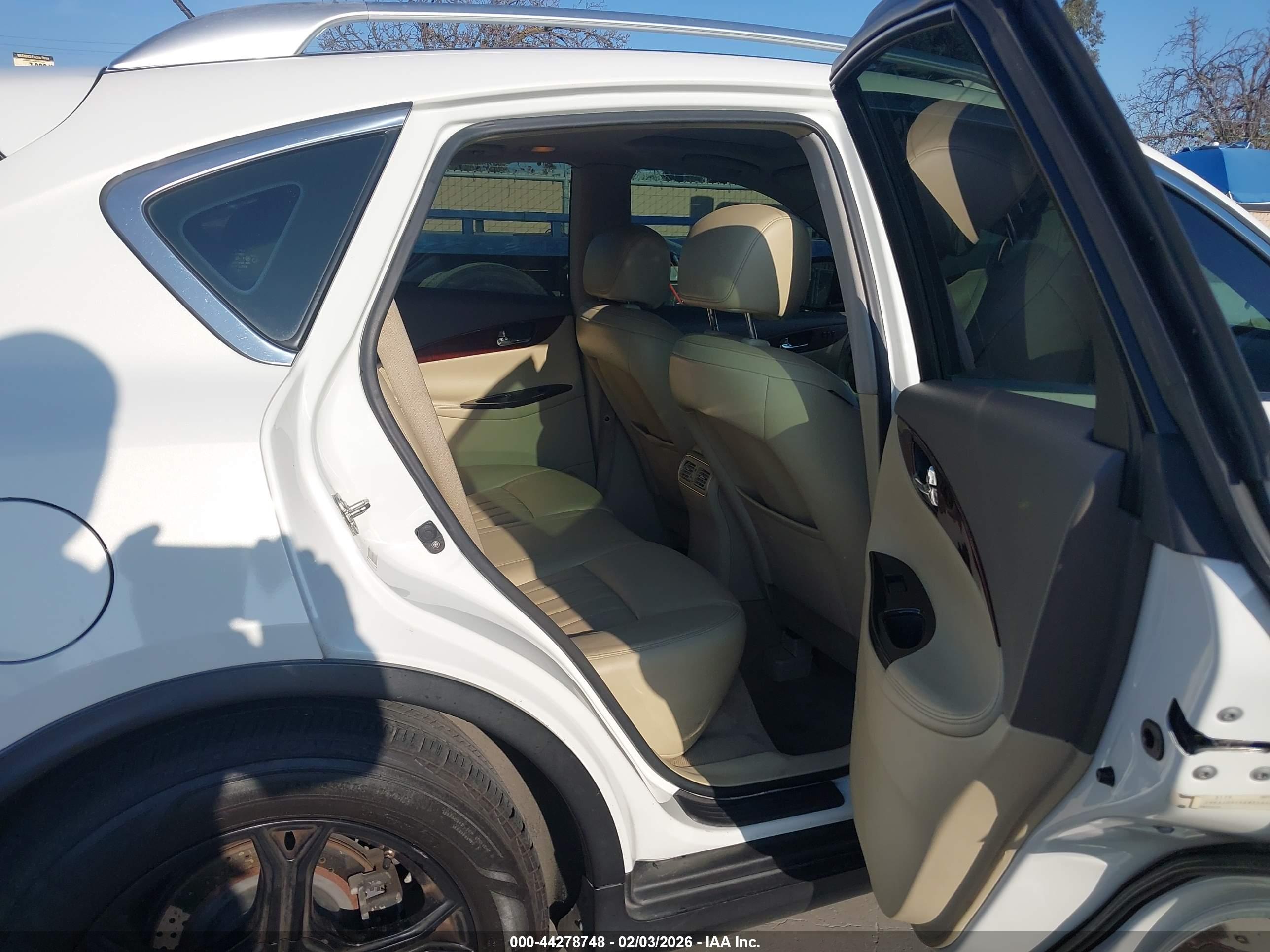 INFINITI EX35 image 8
