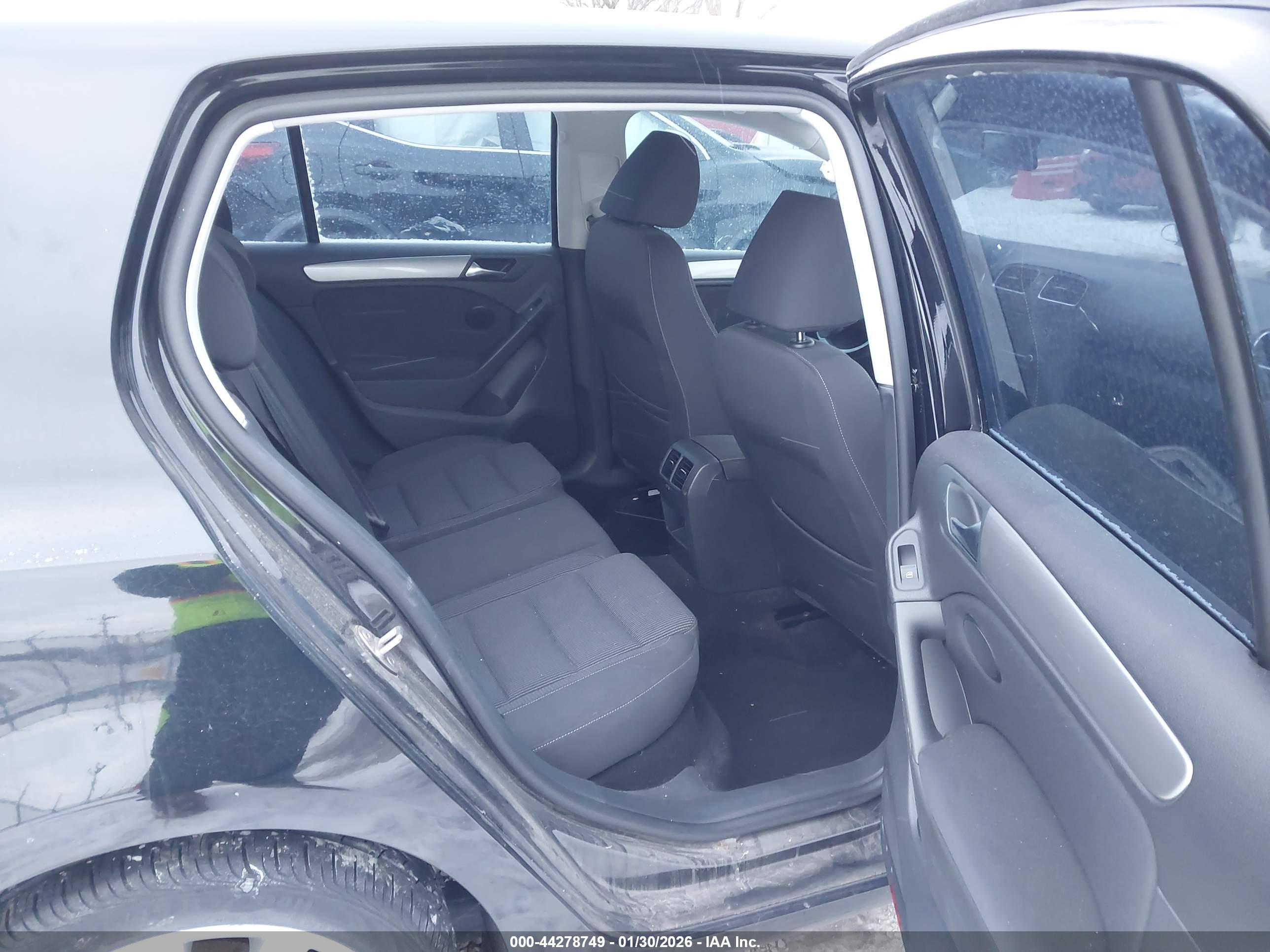VOLKSWAGEN GOLF image 8