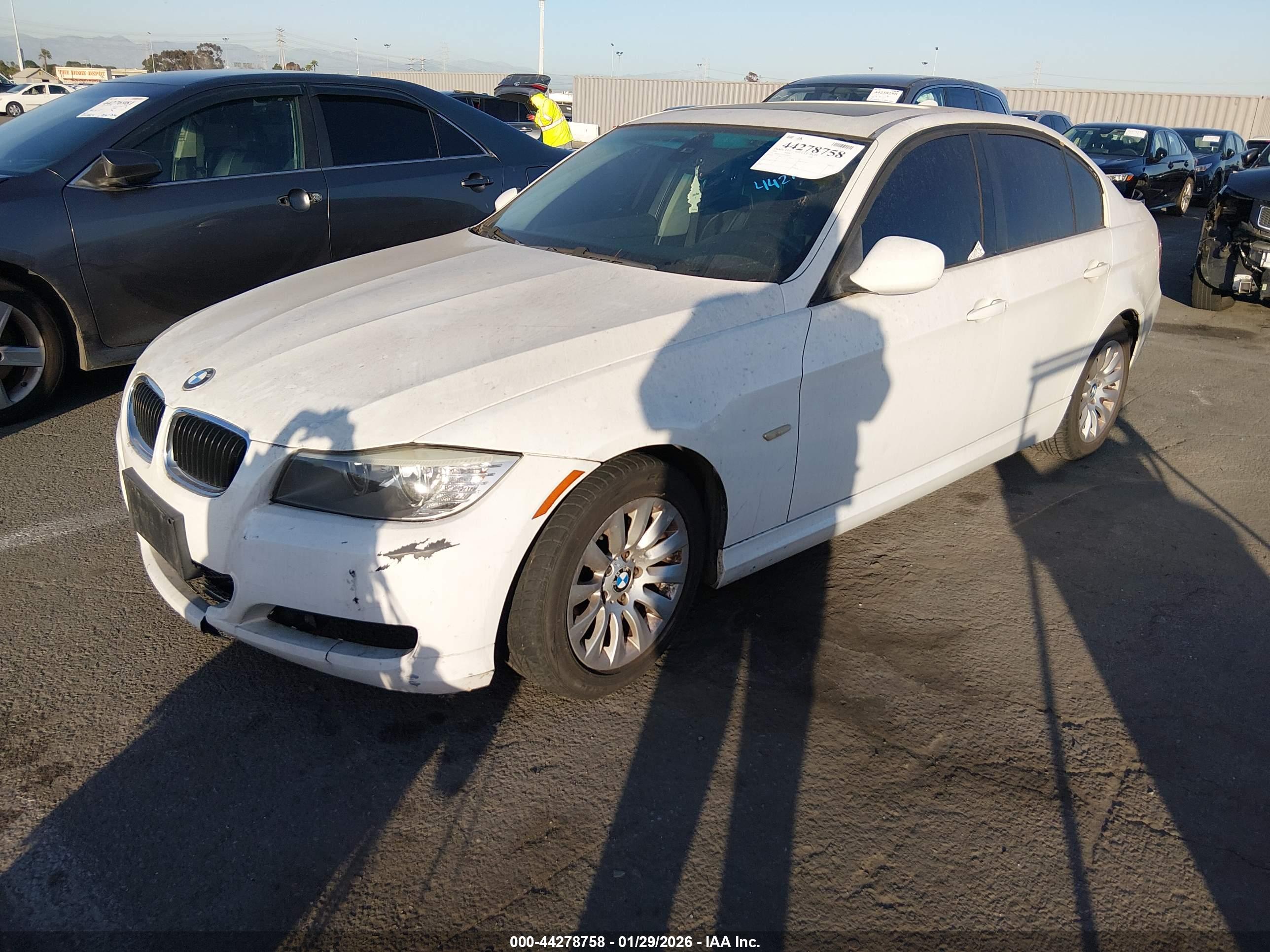 BMW 328I image 2
