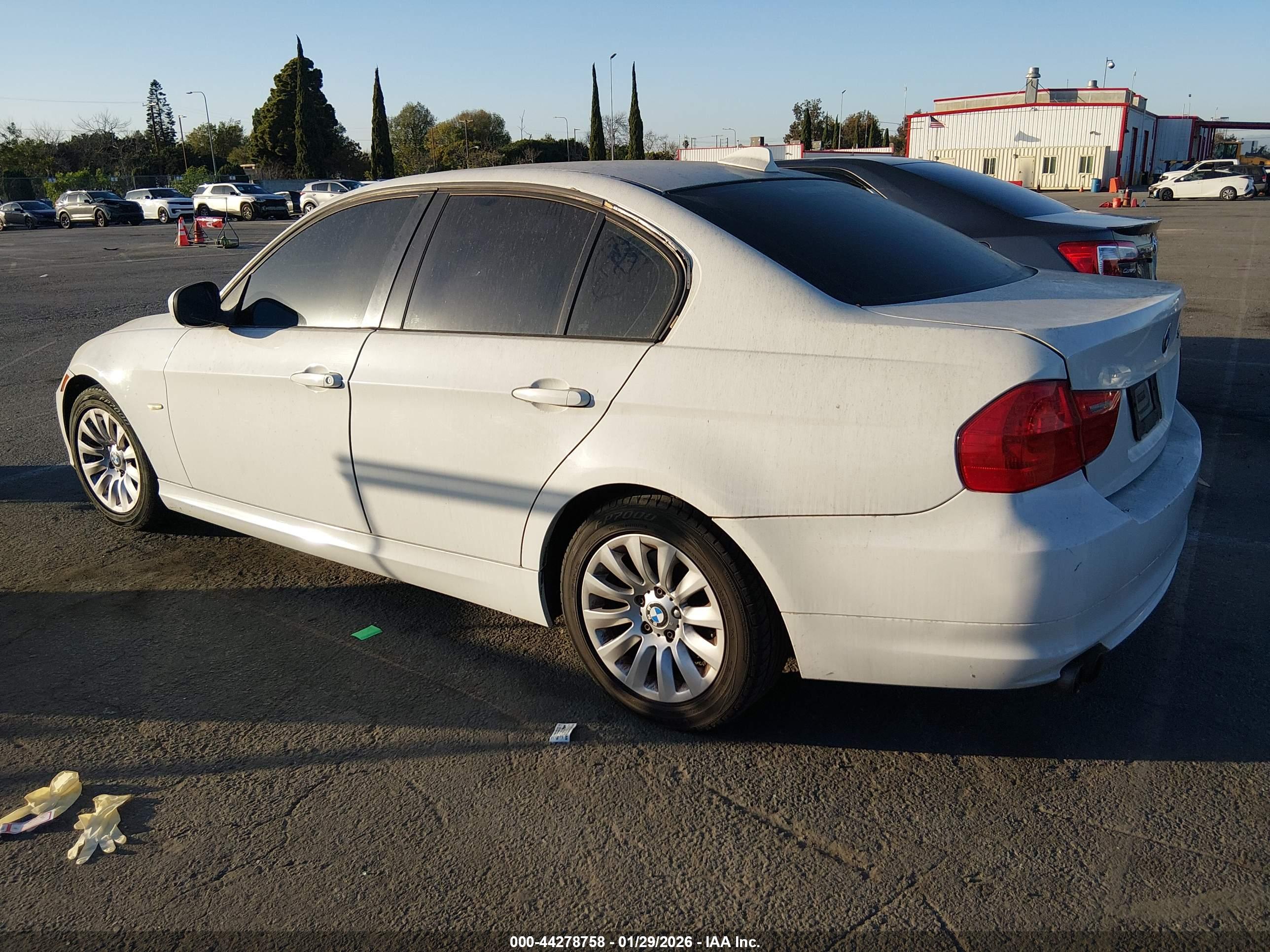 BMW 328I image 3