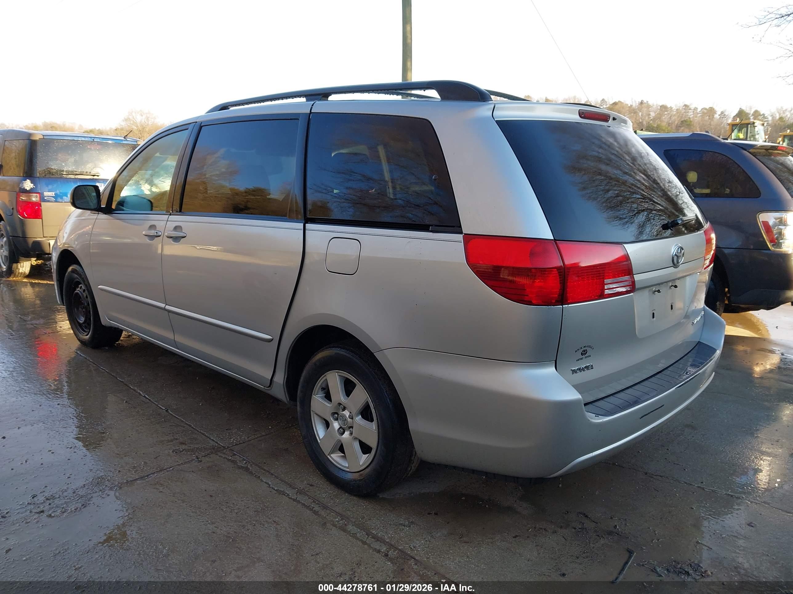 TOYOTA SIENNA image 3