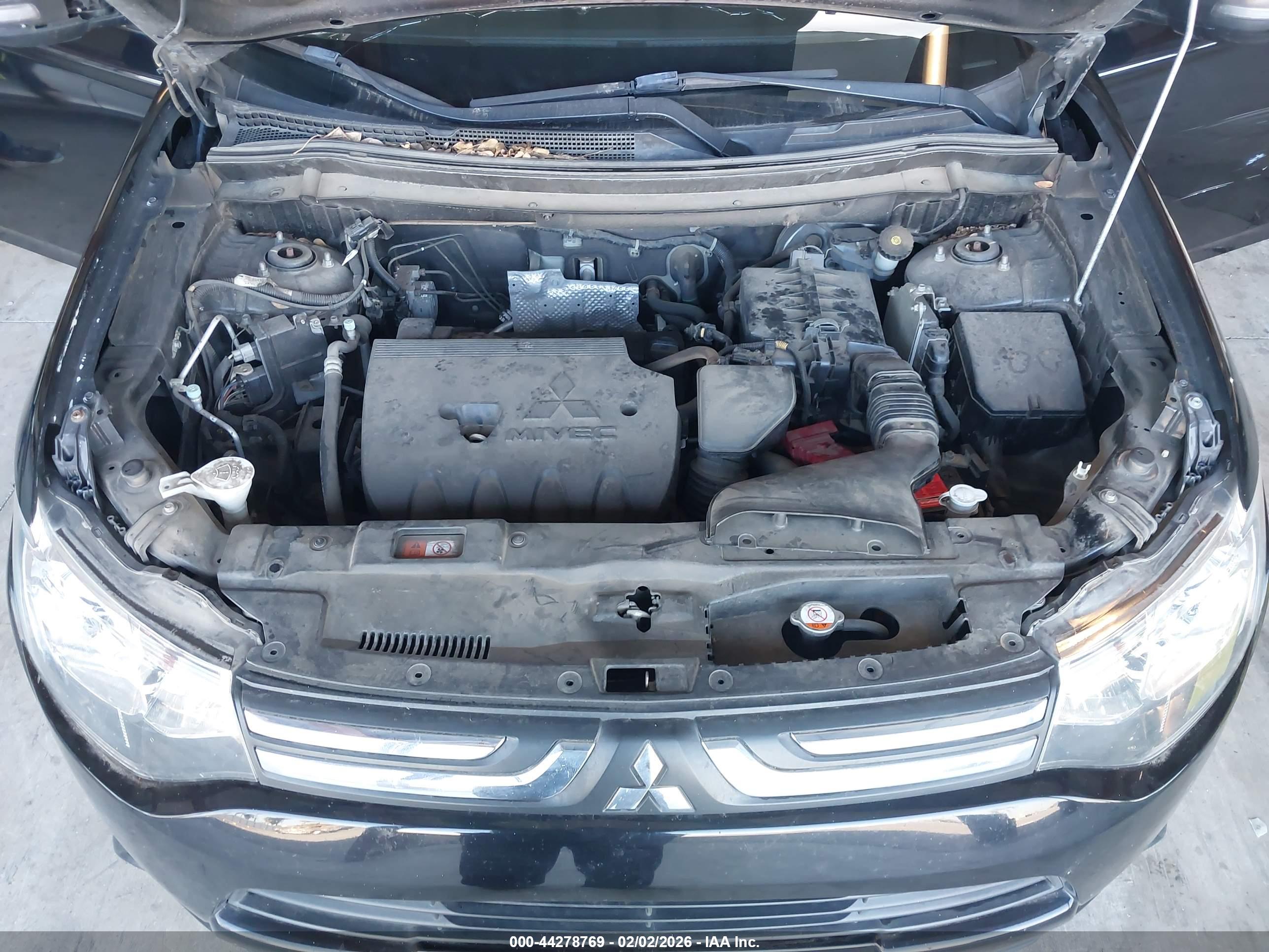 MITSUBISHI OUTLANDER image 10