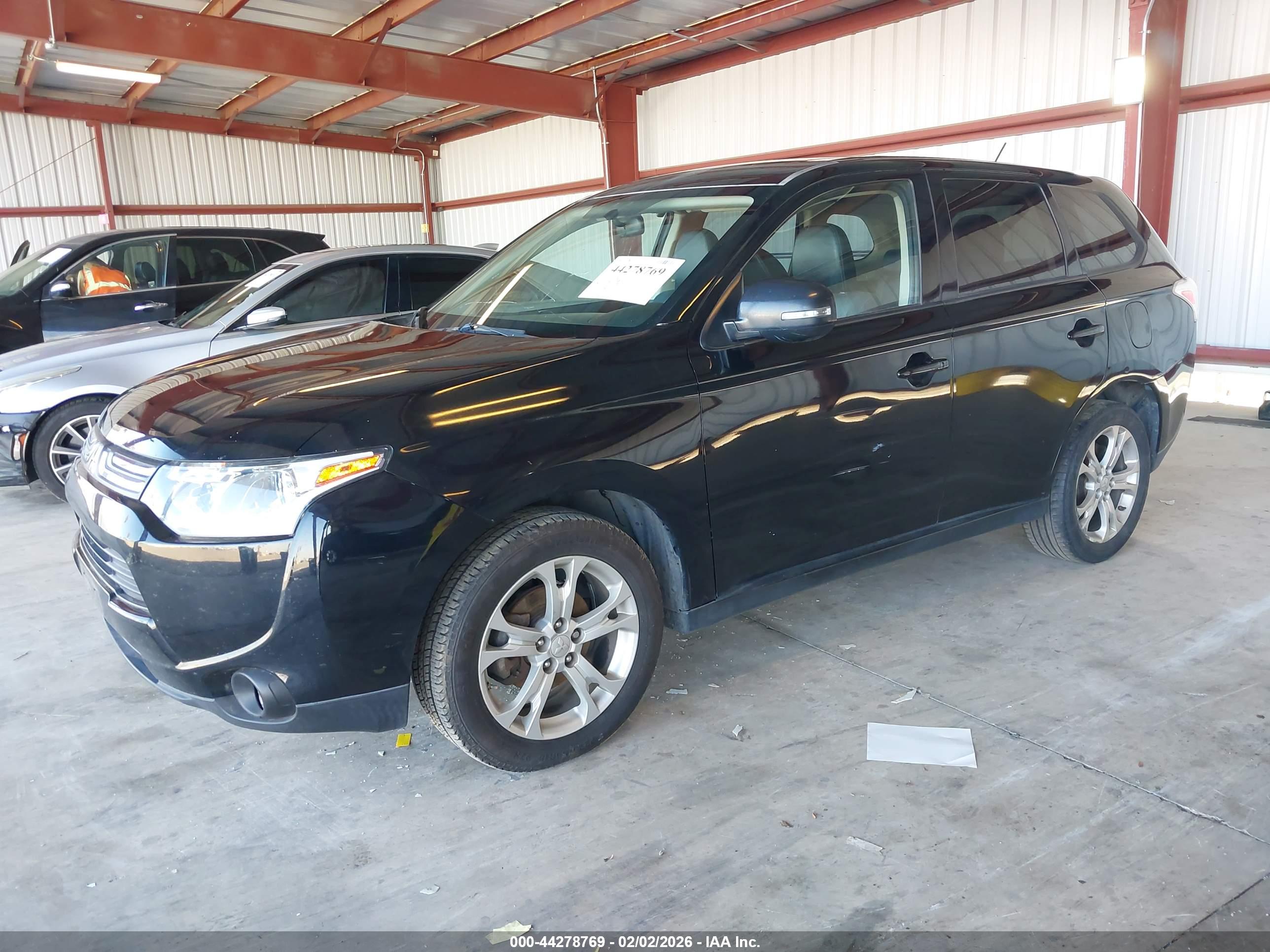 MITSUBISHI OUTLANDER image 2