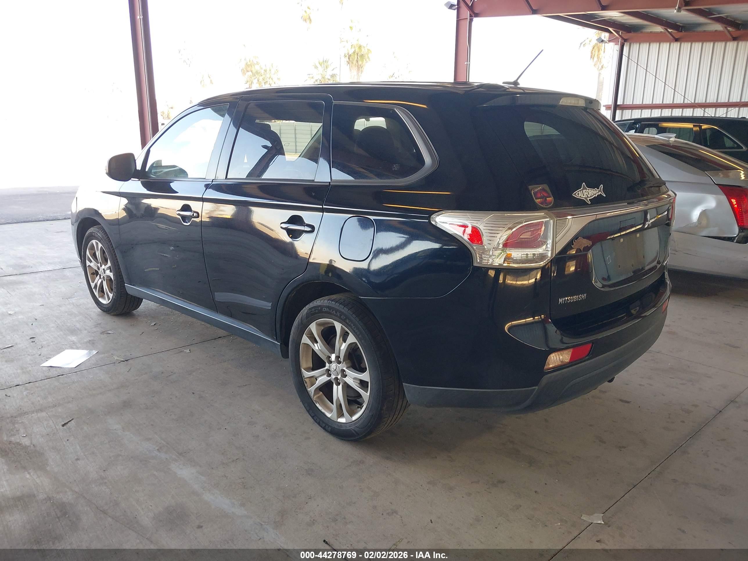 MITSUBISHI OUTLANDER image 3