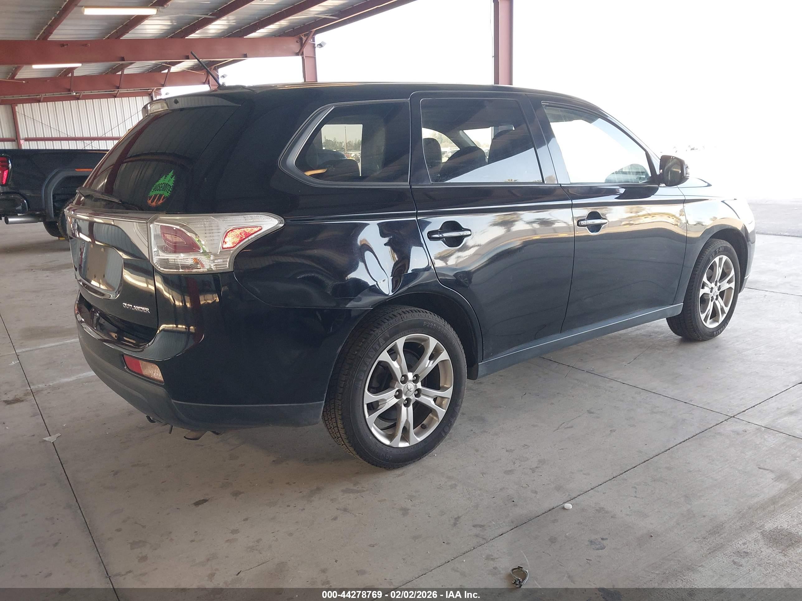 MITSUBISHI OUTLANDER image 4