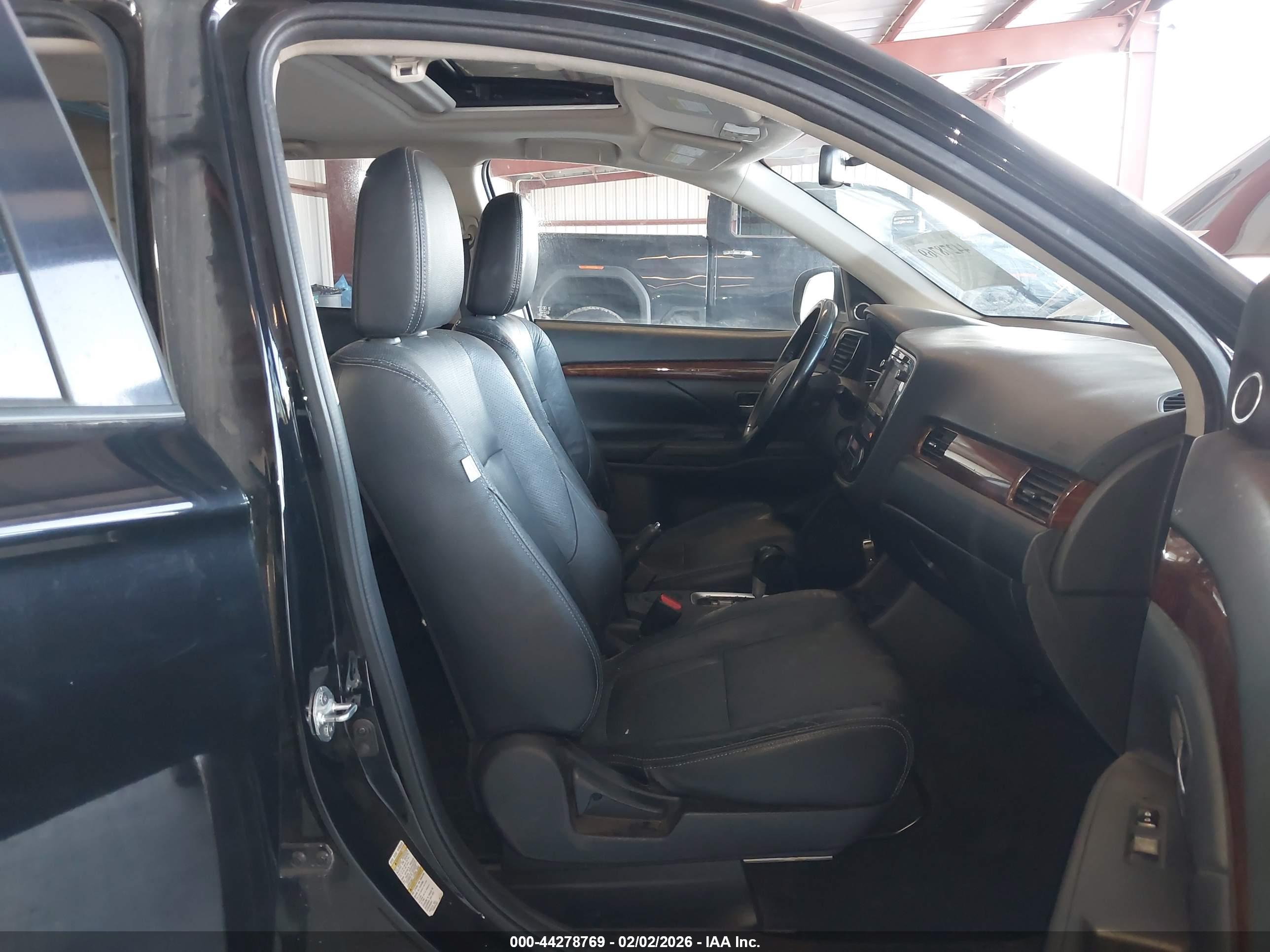 MITSUBISHI OUTLANDER image 5
