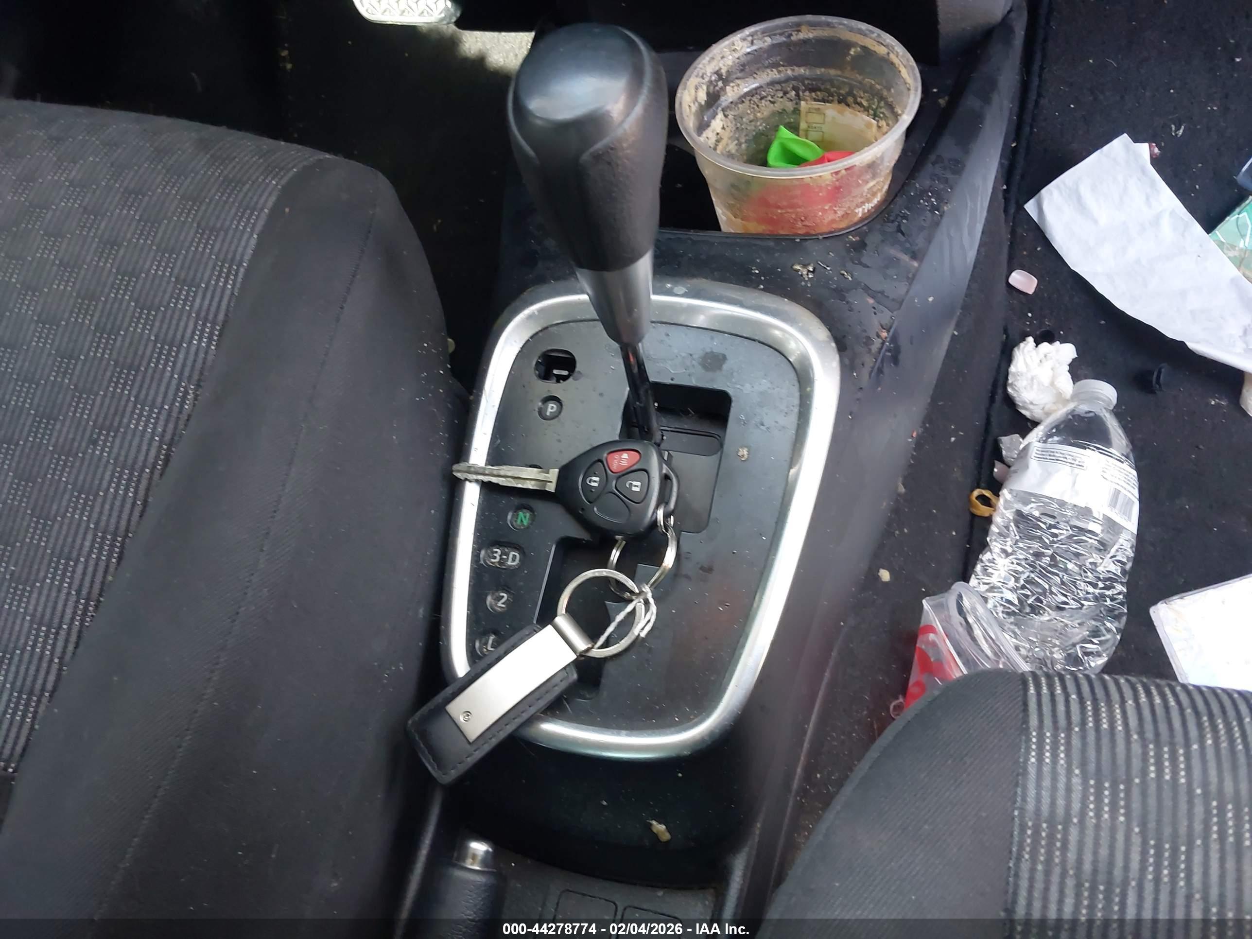 TOYOTA YARIS image 11
