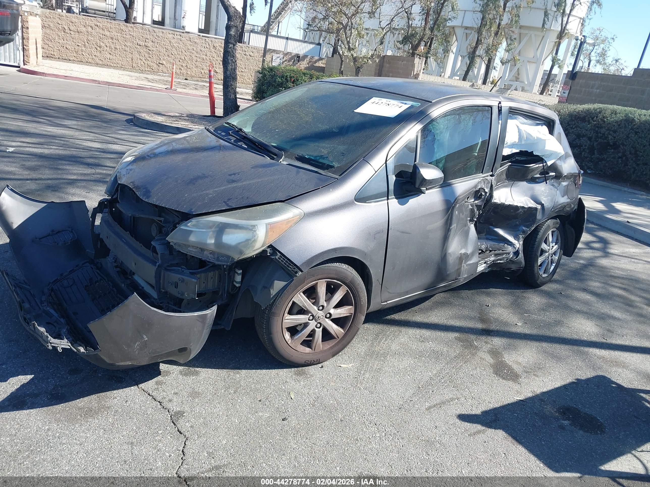 TOYOTA YARIS image 2