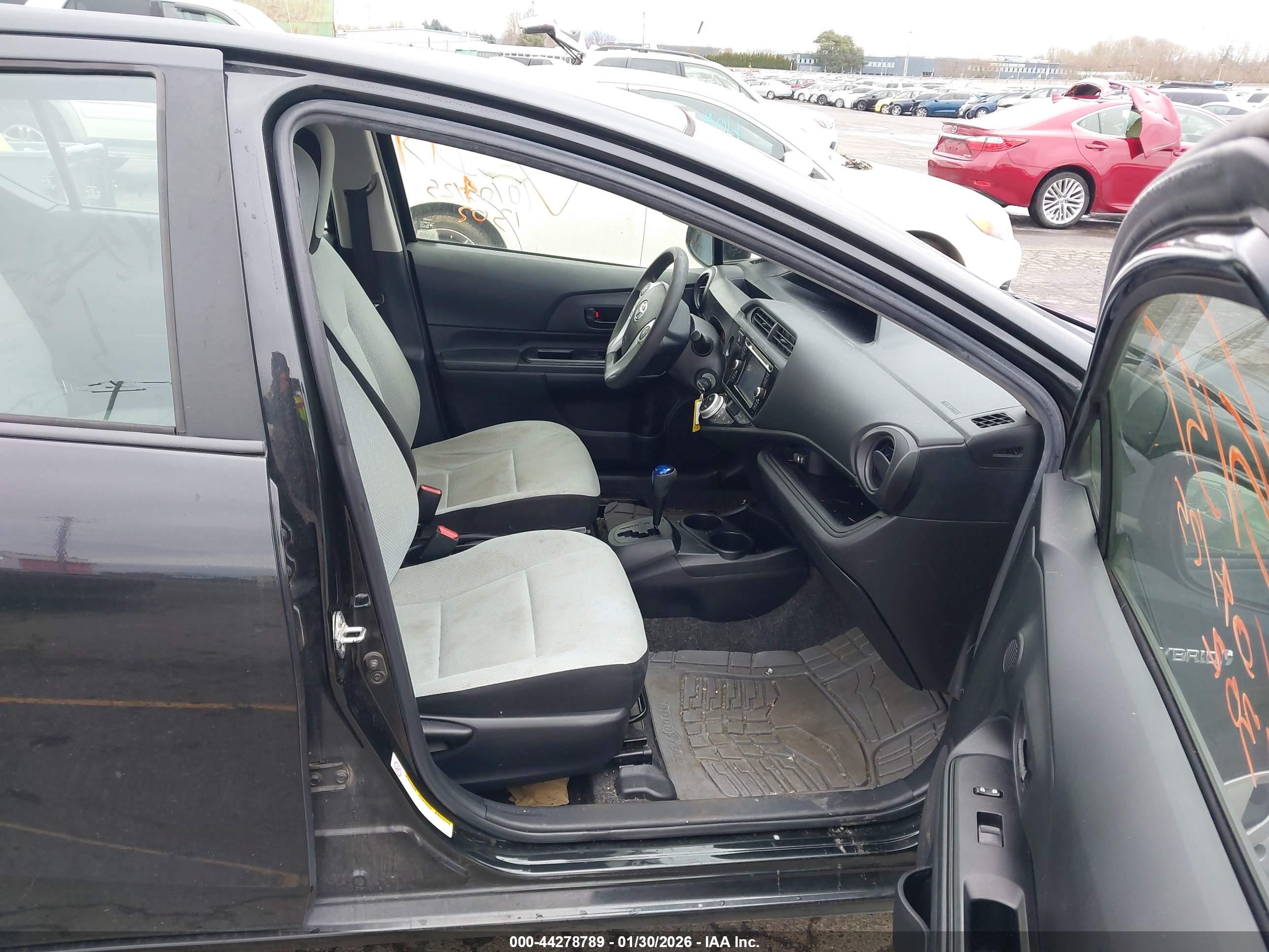 TOYOTA PRIUS image 5