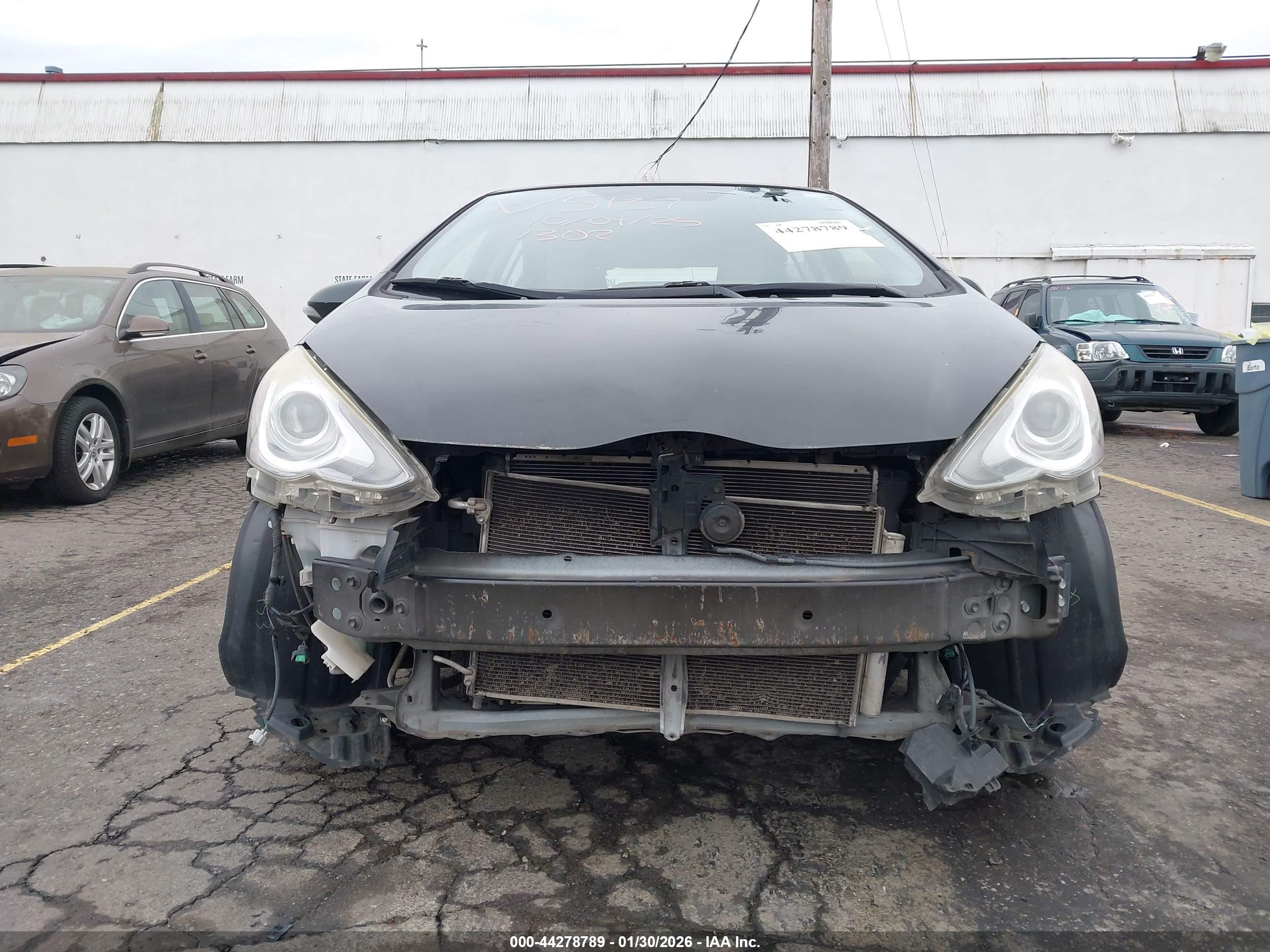 TOYOTA PRIUS image 6