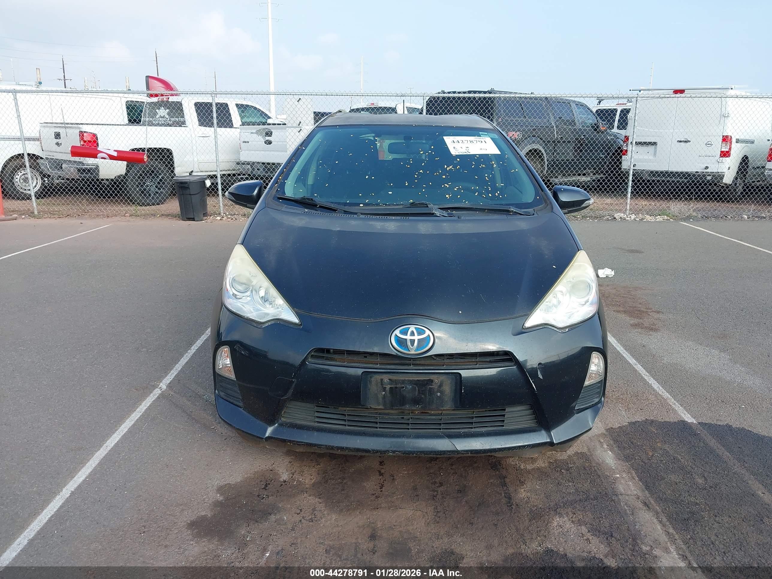 TOYOTA PRIUS image 6