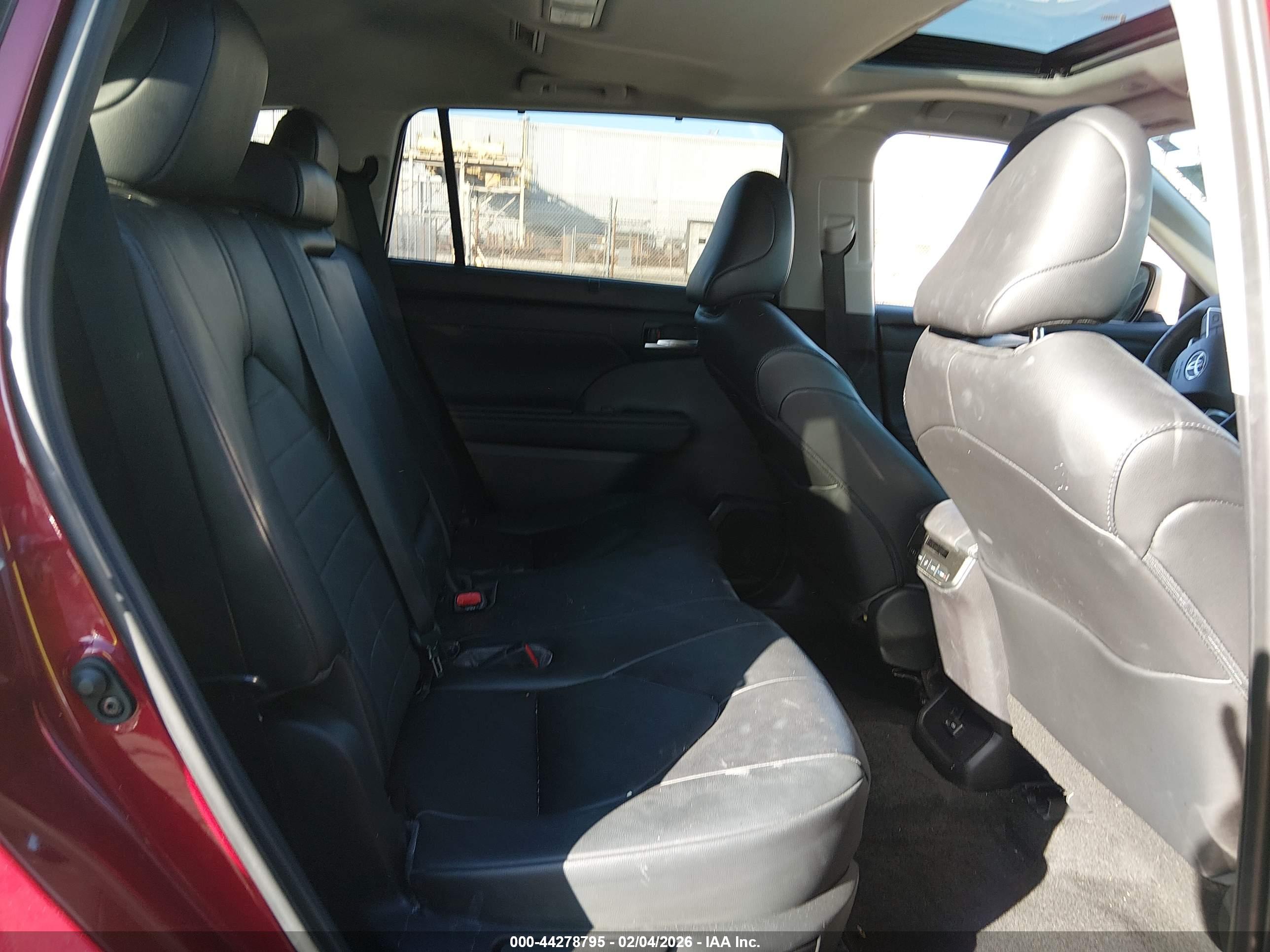 TOYOTA HIGHLANDER image 8
