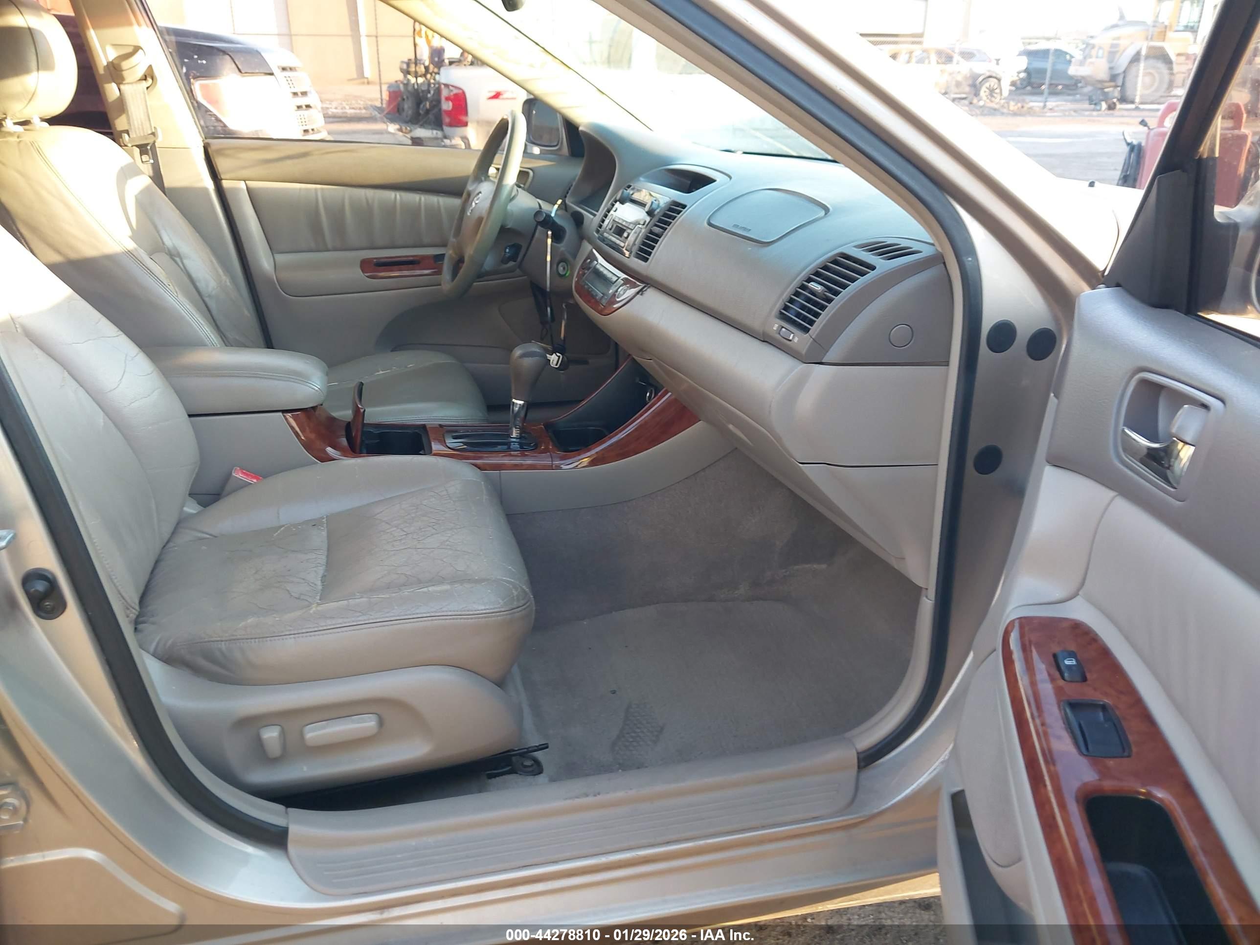 TOYOTA CAMRY image 5