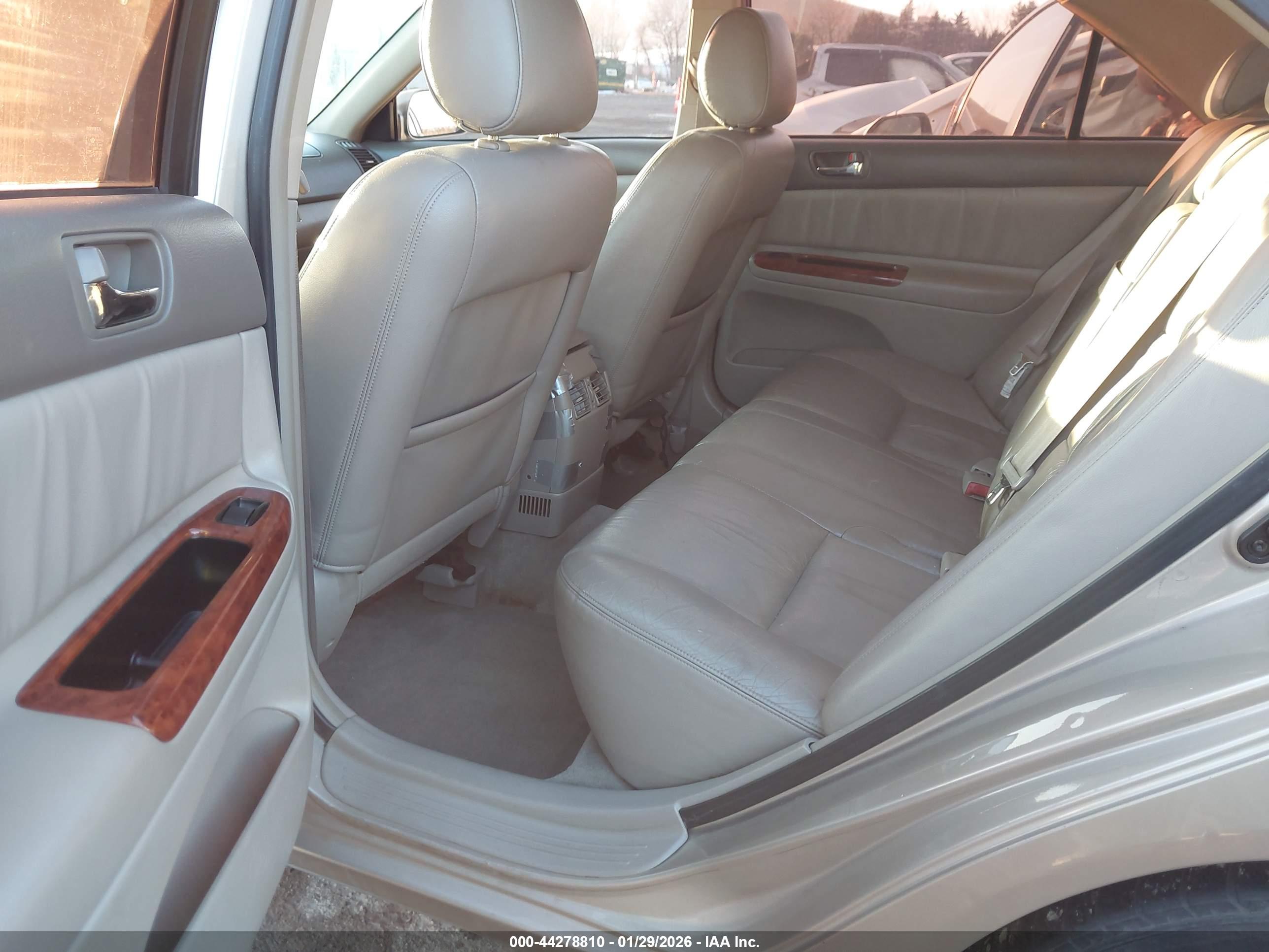 TOYOTA CAMRY image 8