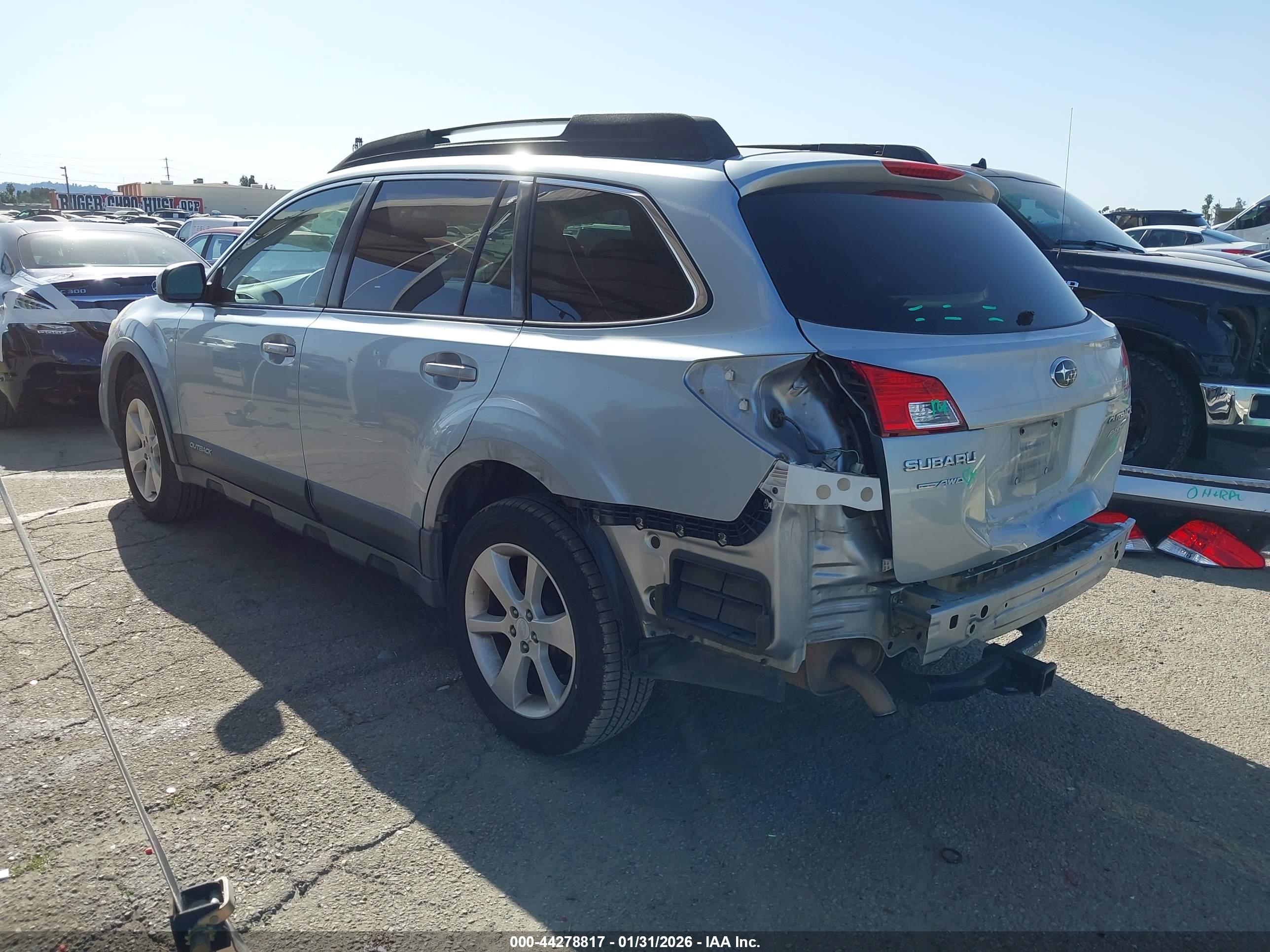 SUBARU OUTBACK image 3
