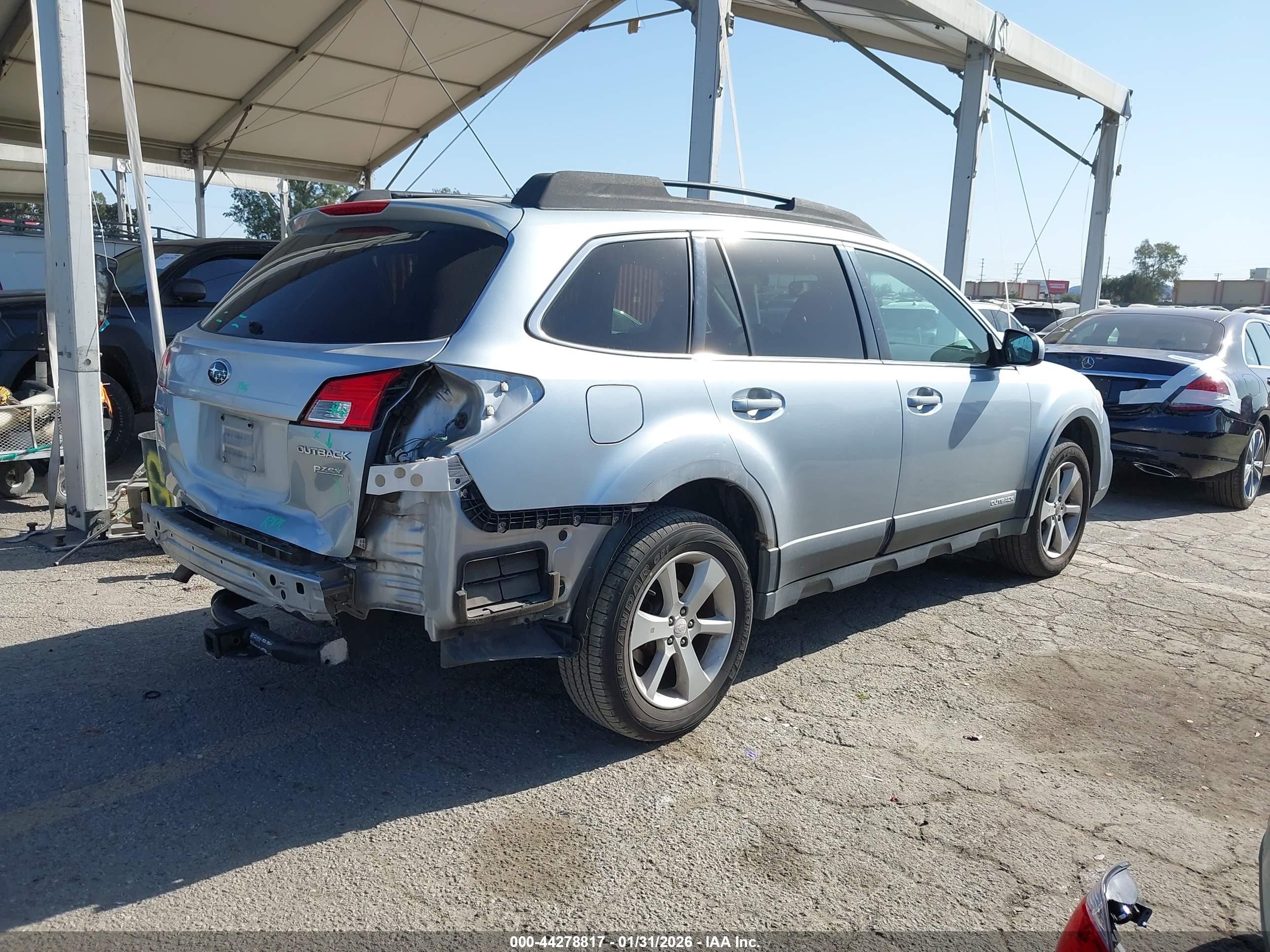 SUBARU OUTBACK image 4