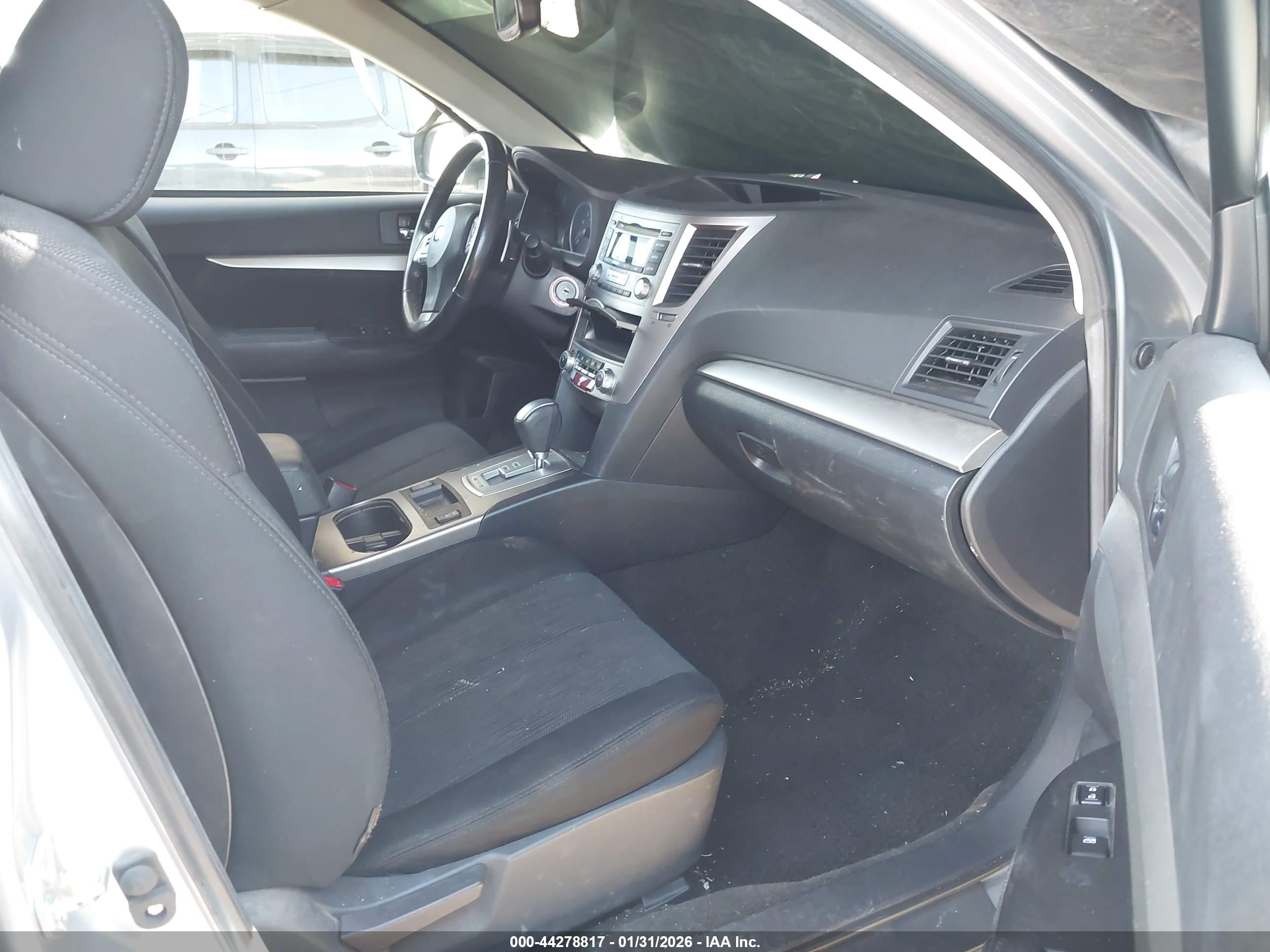 SUBARU OUTBACK image 5