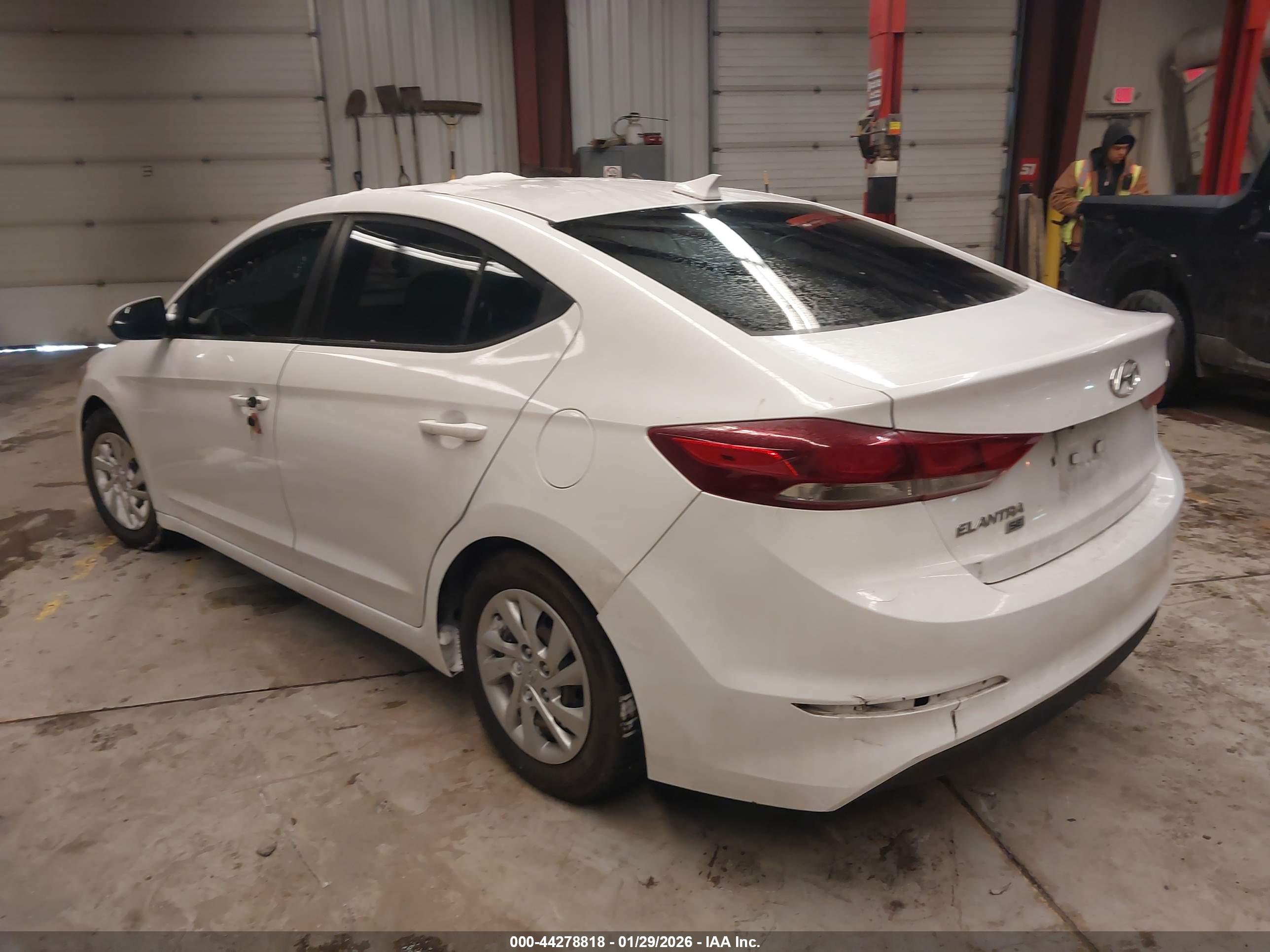 HYUNDAI ELANTRA image 3