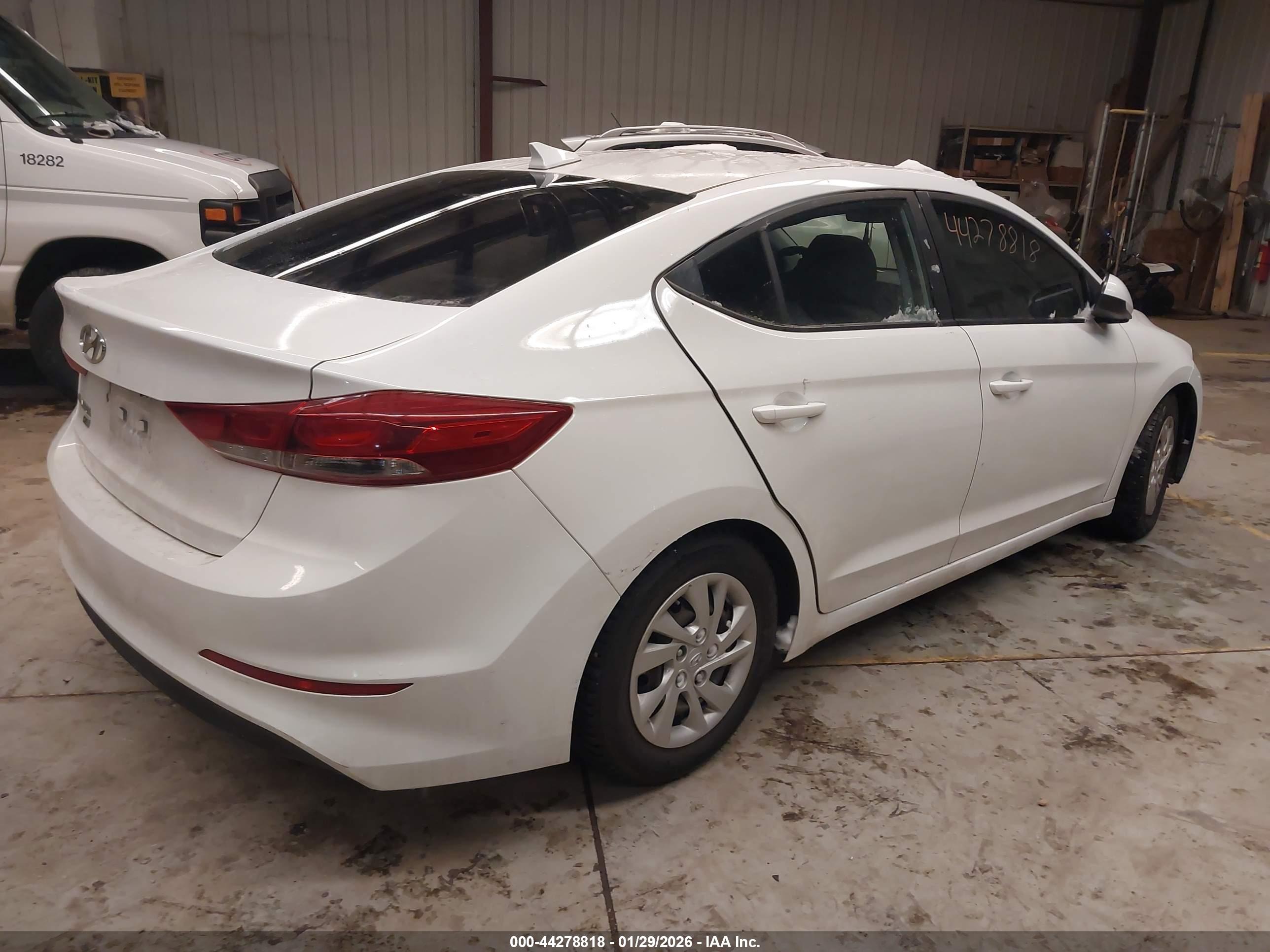 HYUNDAI ELANTRA image 4