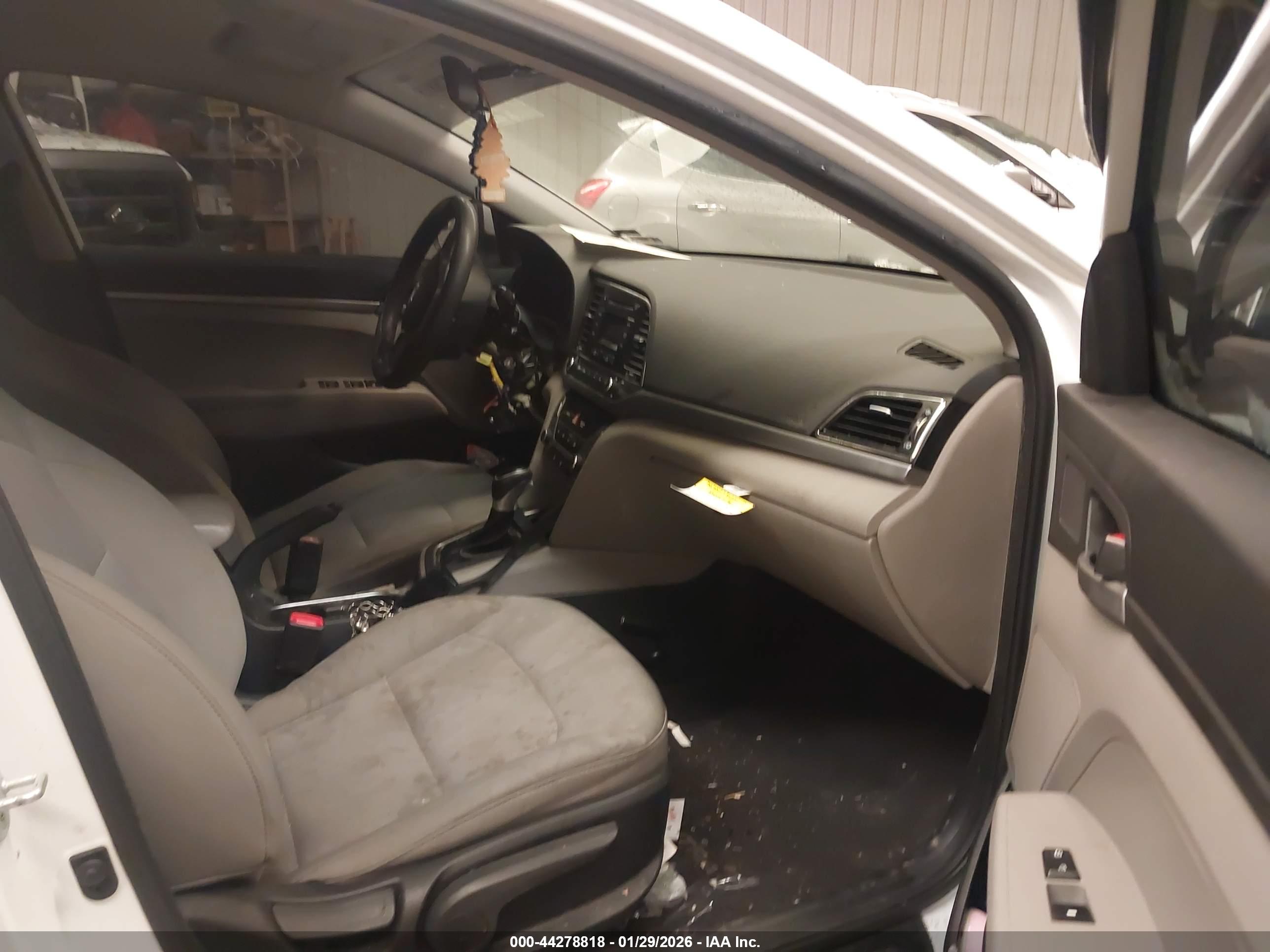 HYUNDAI ELANTRA image 5