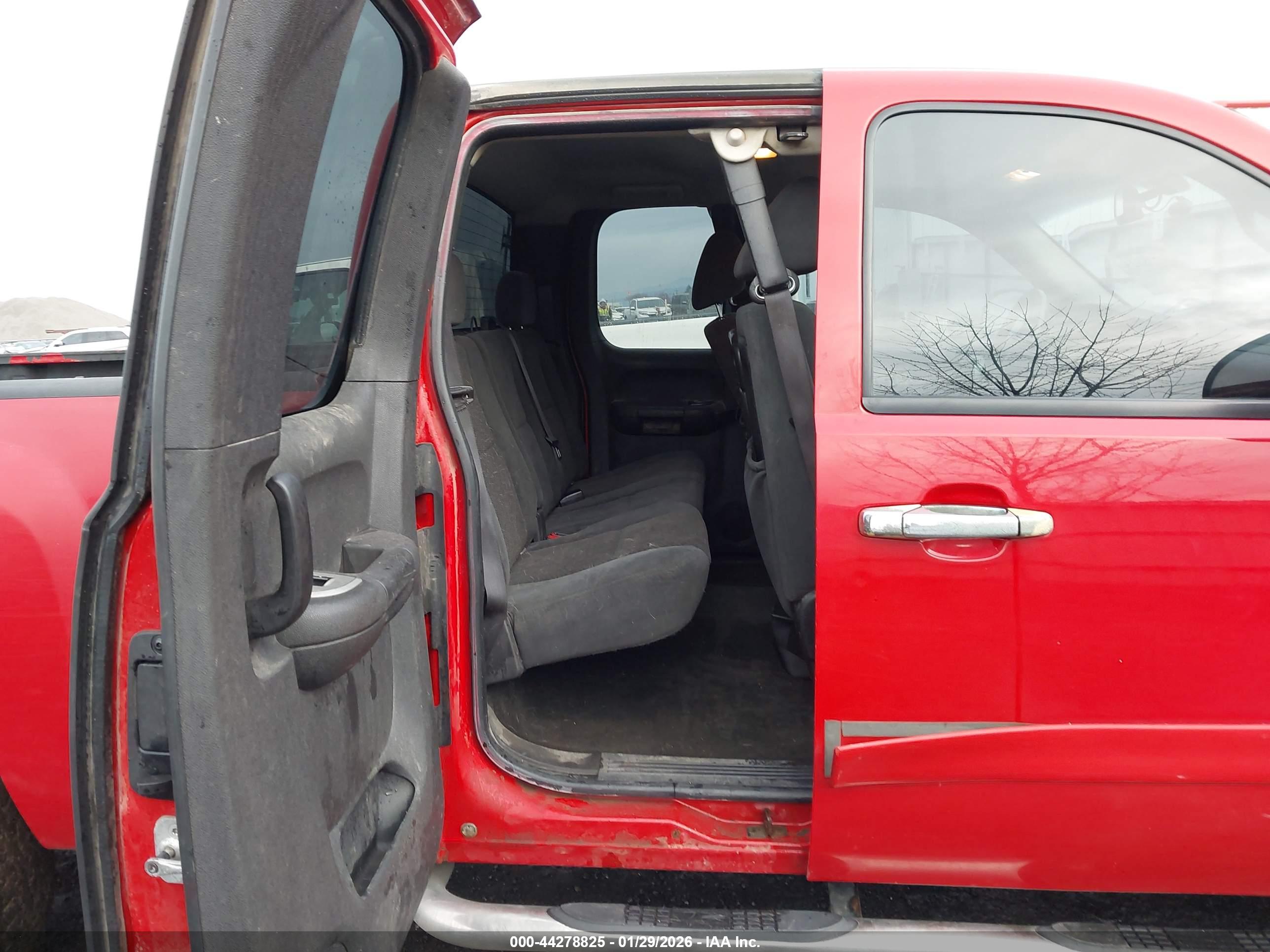 CHEVROLET SILVERADO image 8